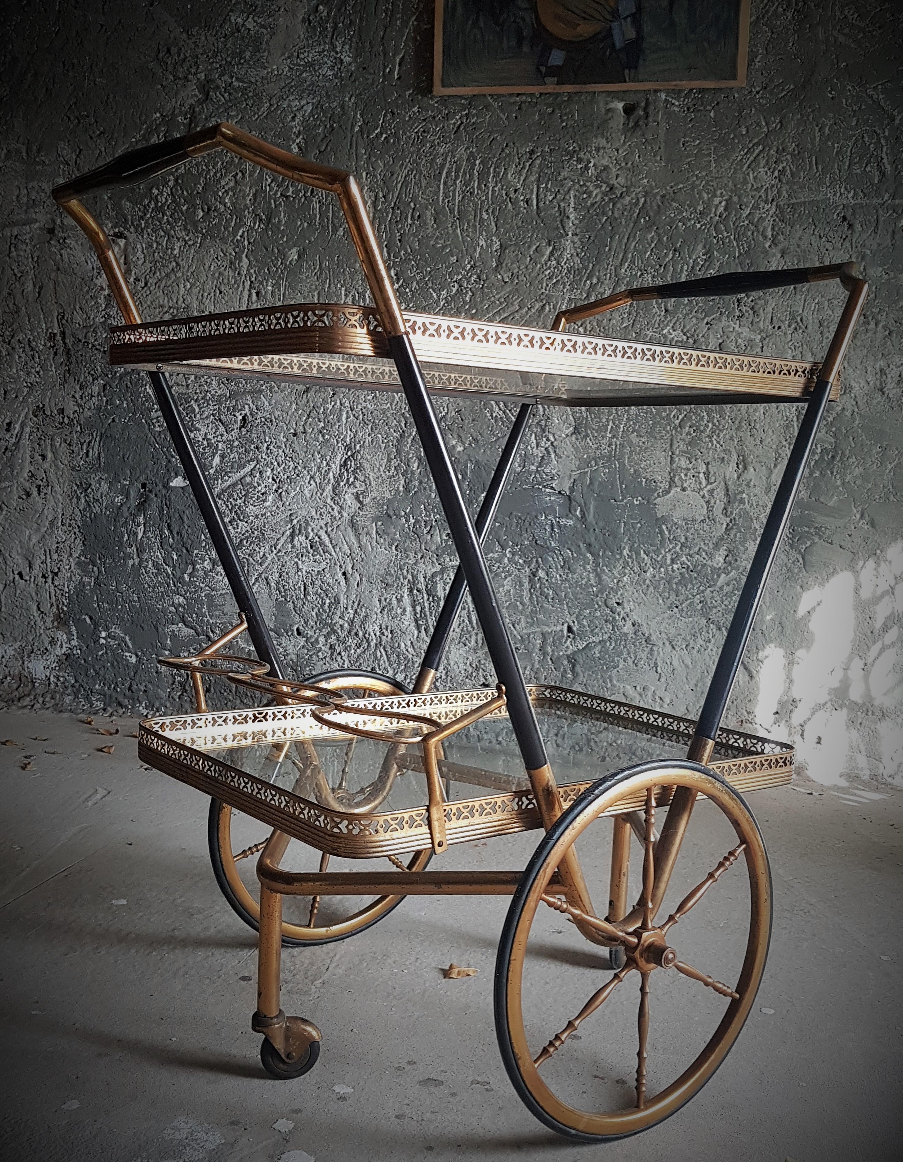 Mid-Century Bar Cart Brass and Wood by Cesare Lacca, Italie, 1950s For Sale 14
