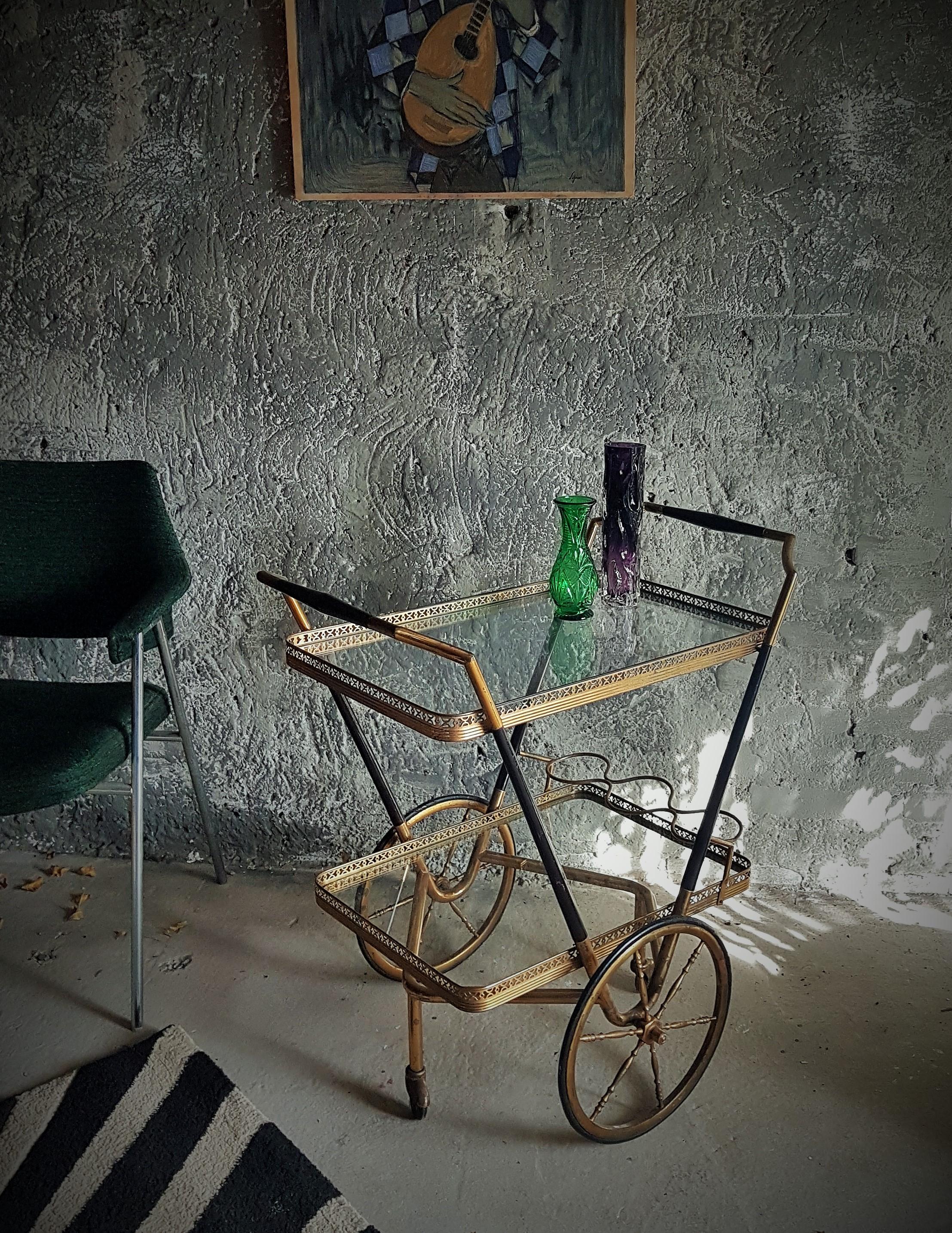 Mid-Century Bar Cart Brass and Wood by Cesare Lacca, Italie, 1950s In Good Condition For Sale In Saarbruecken, DE