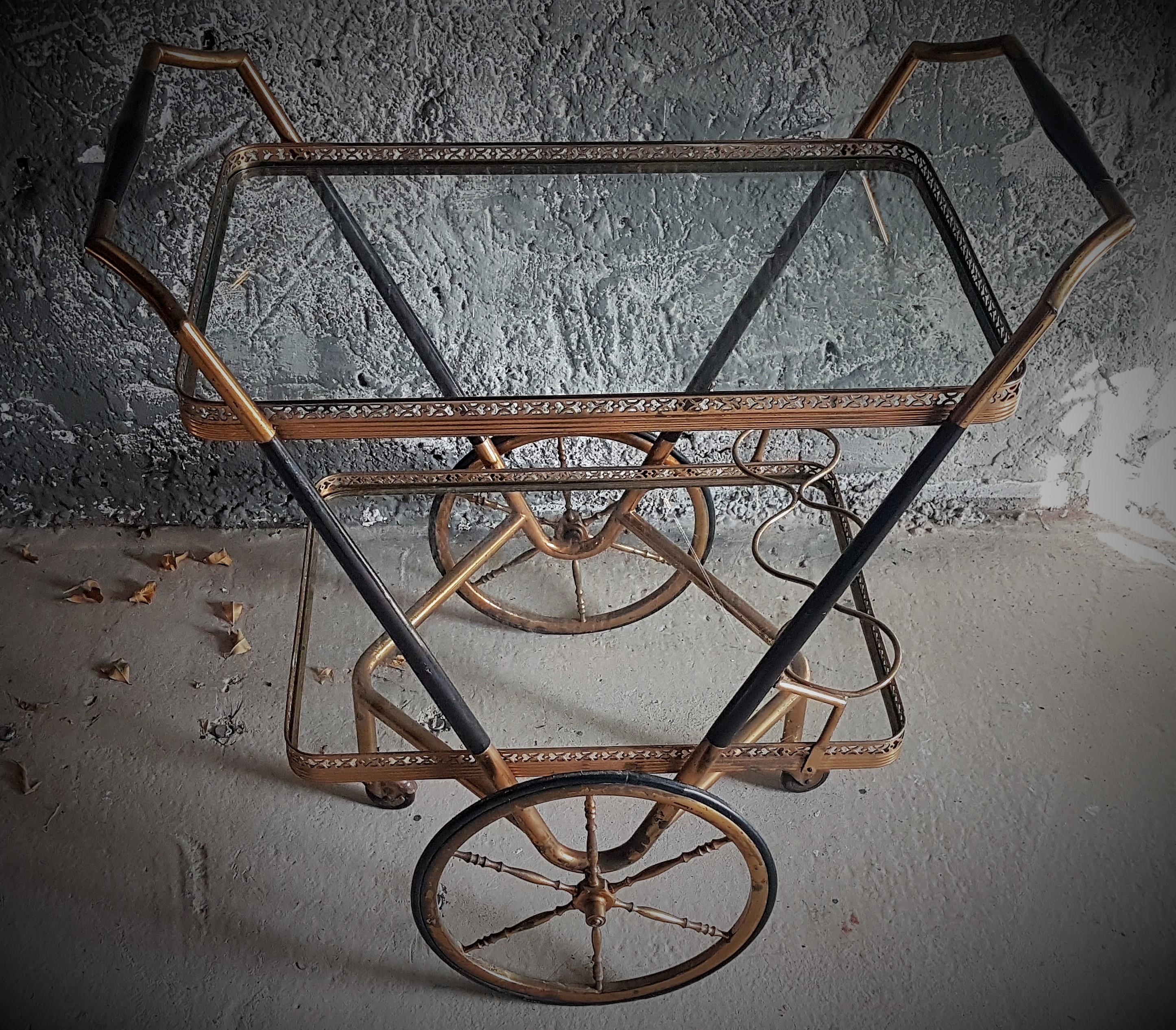 Mid-Century Bar Cart Brass and Wood by Cesare Lacca, Italie, 1950s For Sale 2