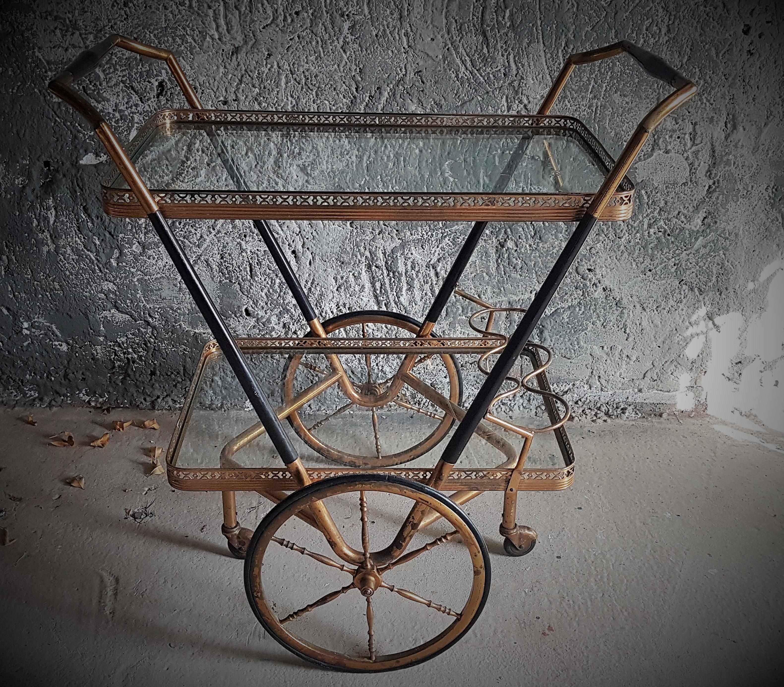 Mid-Century Bar Cart Brass and Wood by Cesare Lacca, Italie, 1950s For Sale 3