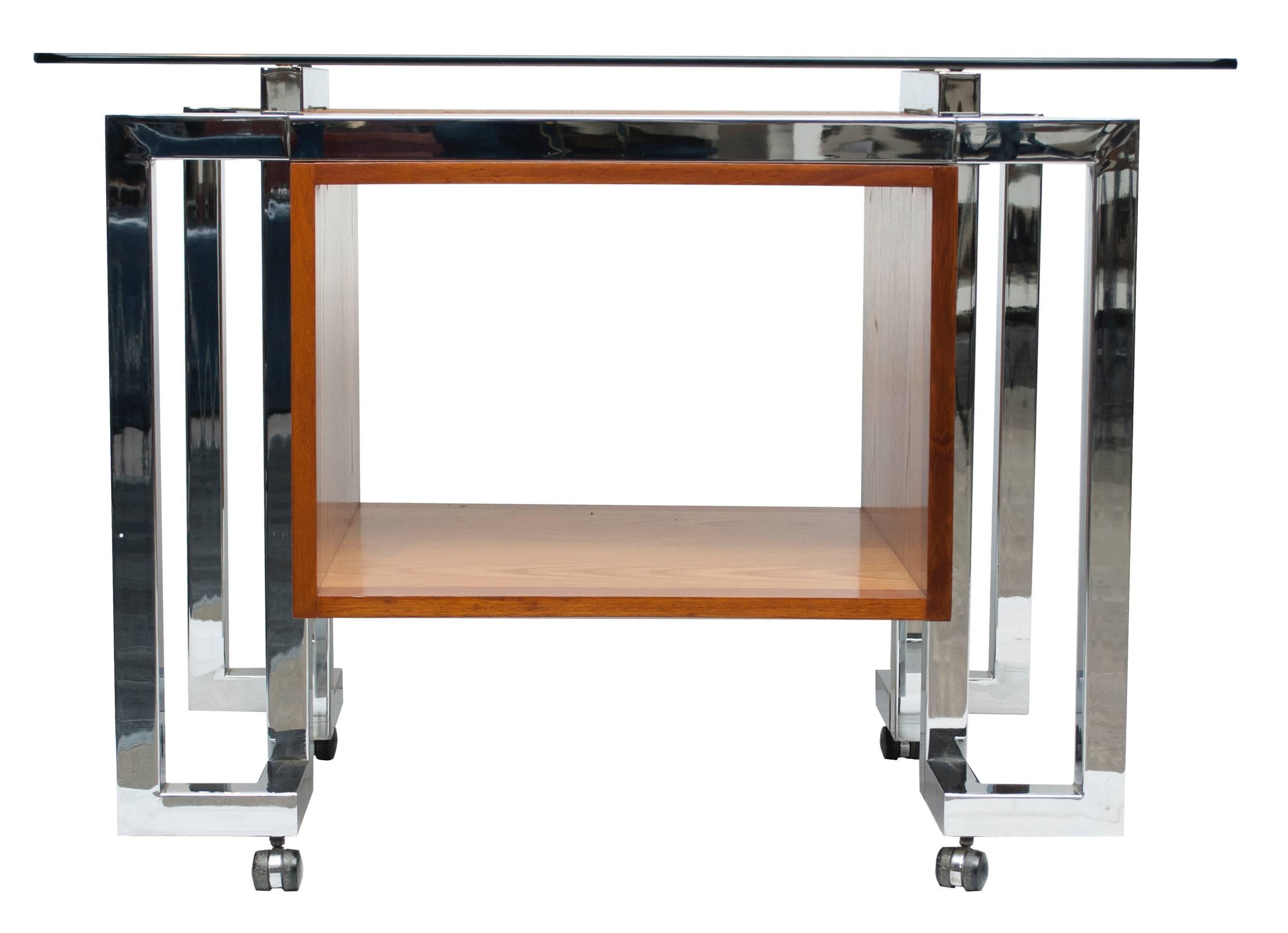 Midcentury design bar cart.
Midcentury chrome framed bar cart with hessian covered bar box from the mandarin range, designed by Tim Bates for Pieff, sold through Harrods and Heals of London.
Thick plate smoked glass top, square chrome frame with
