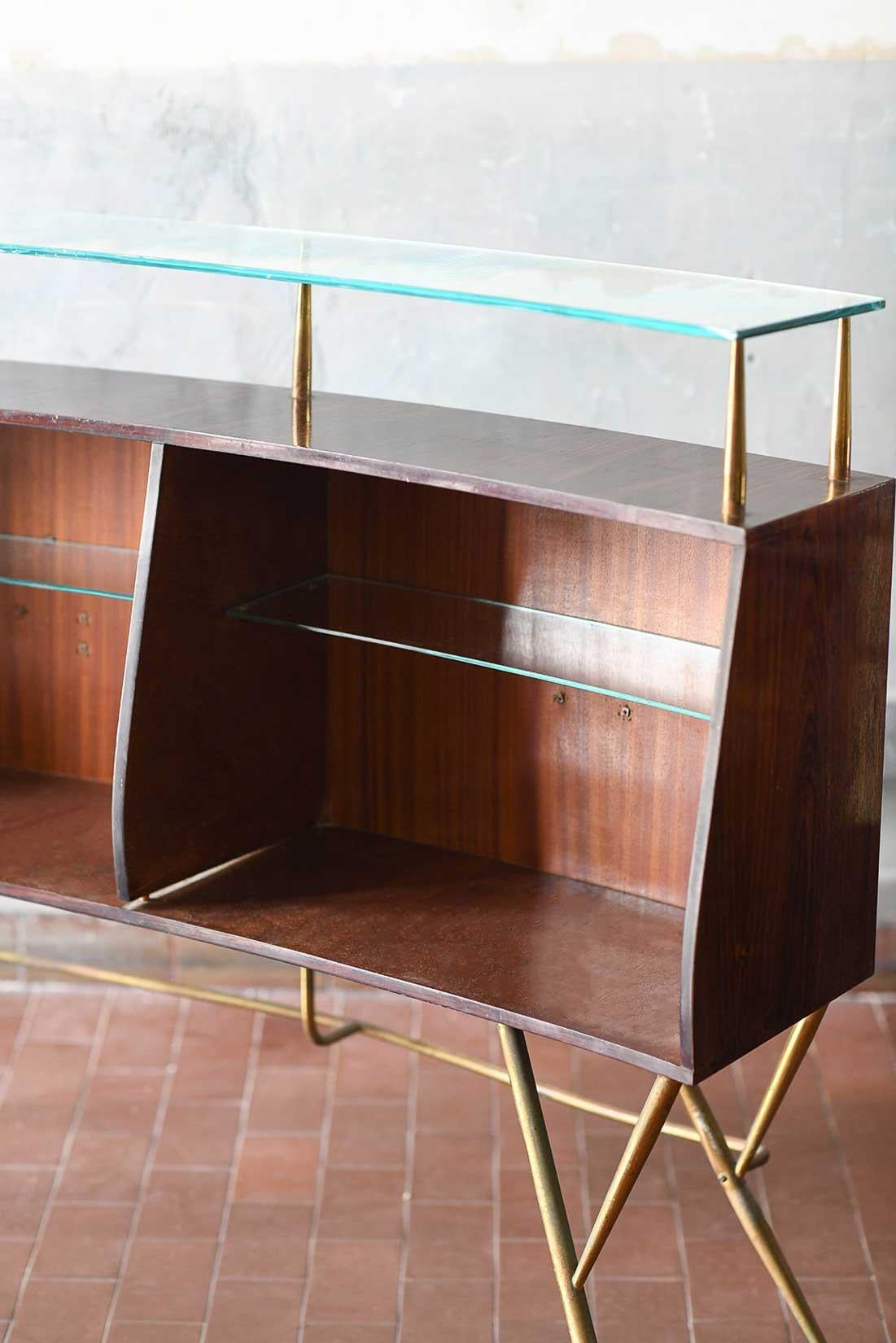 Mid-Century Bar Counter in wood, brass and glass. Italian artisan production. For Sale 4