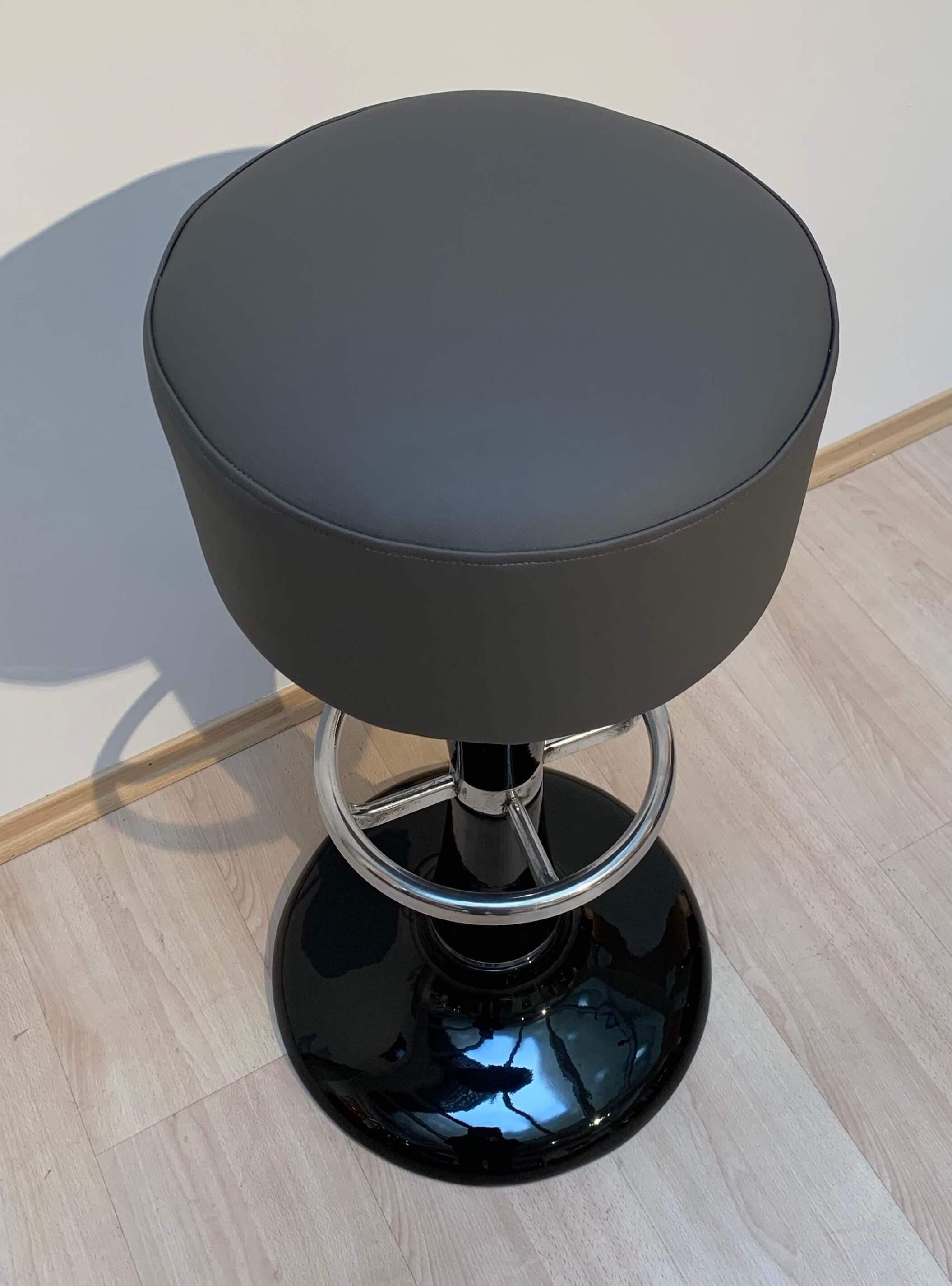 Metal Barstools, Black Lacquer, Chrome, Grey Leather, France, 1950s For Sale 1