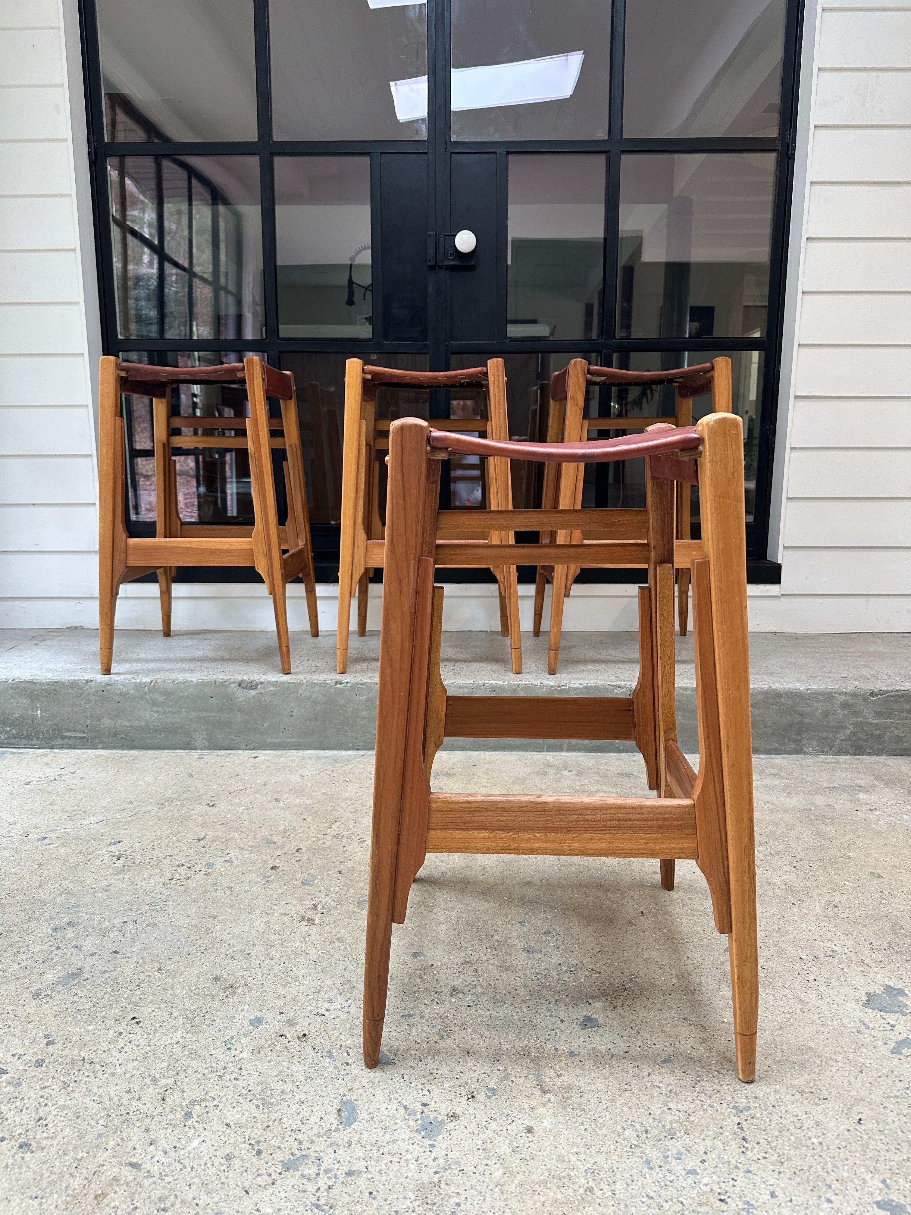 Leather Mid Century bar stools in wood and leather by Werner Biermann for Arte Sano, 4