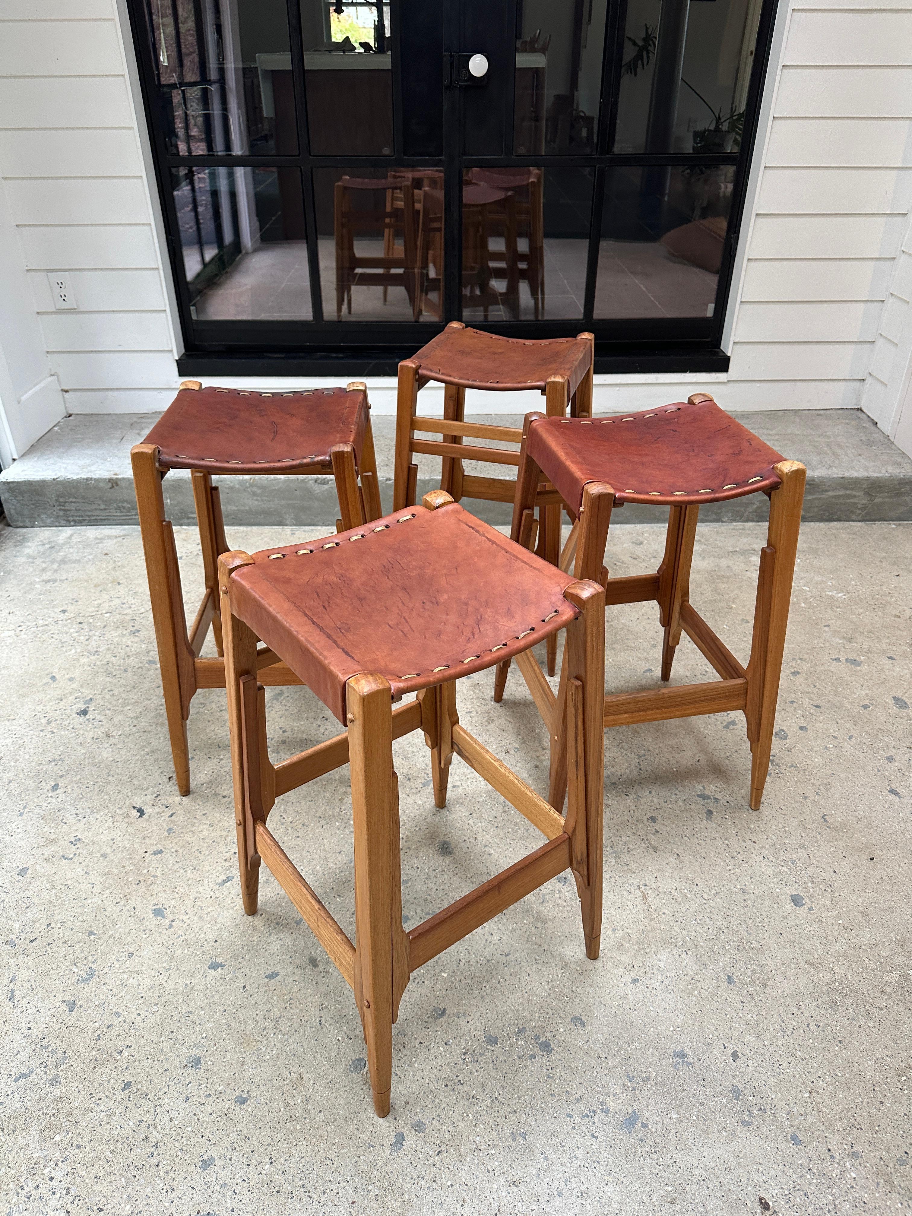 Mid Century bar stools in wood and leather by Werner Biermann for Arte Sano, 4 1
