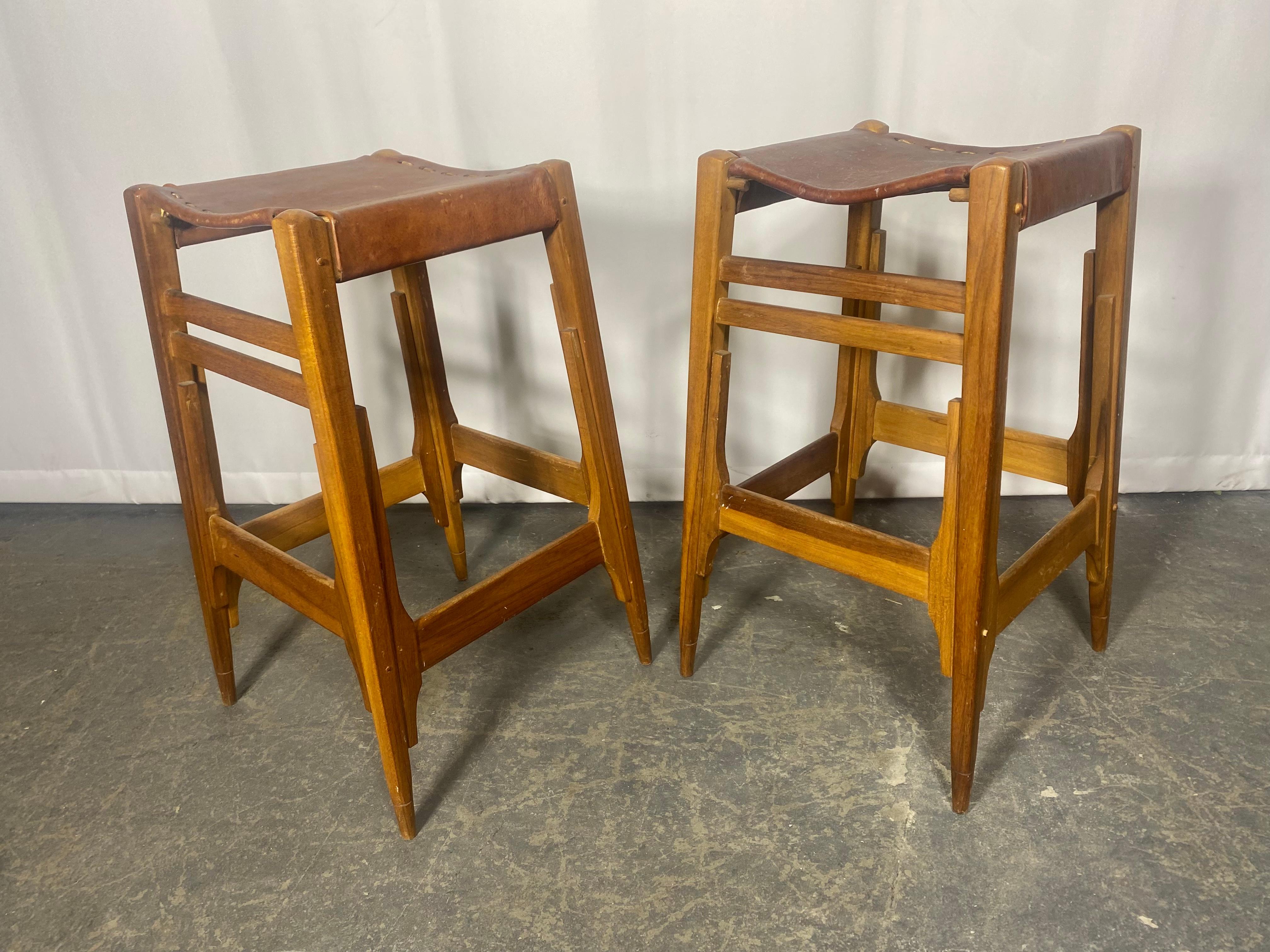 Mid-Century Bar Stools in Wood and Leather by Werner Biermann for Arte Sano For Sale 4