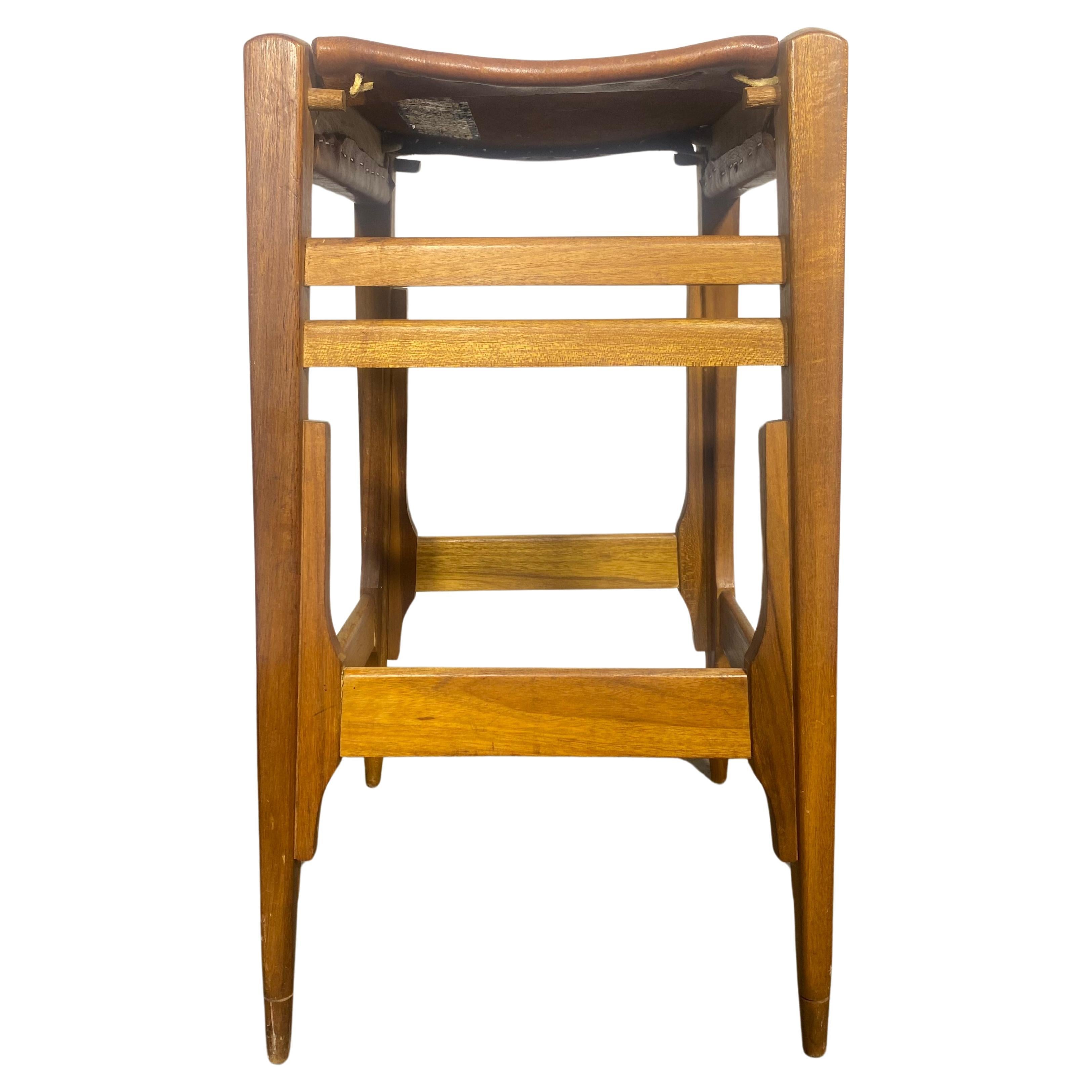 Tabourets de bar du milieu du siècle en bois et cuir de Werner Biermann pour Arte Sano