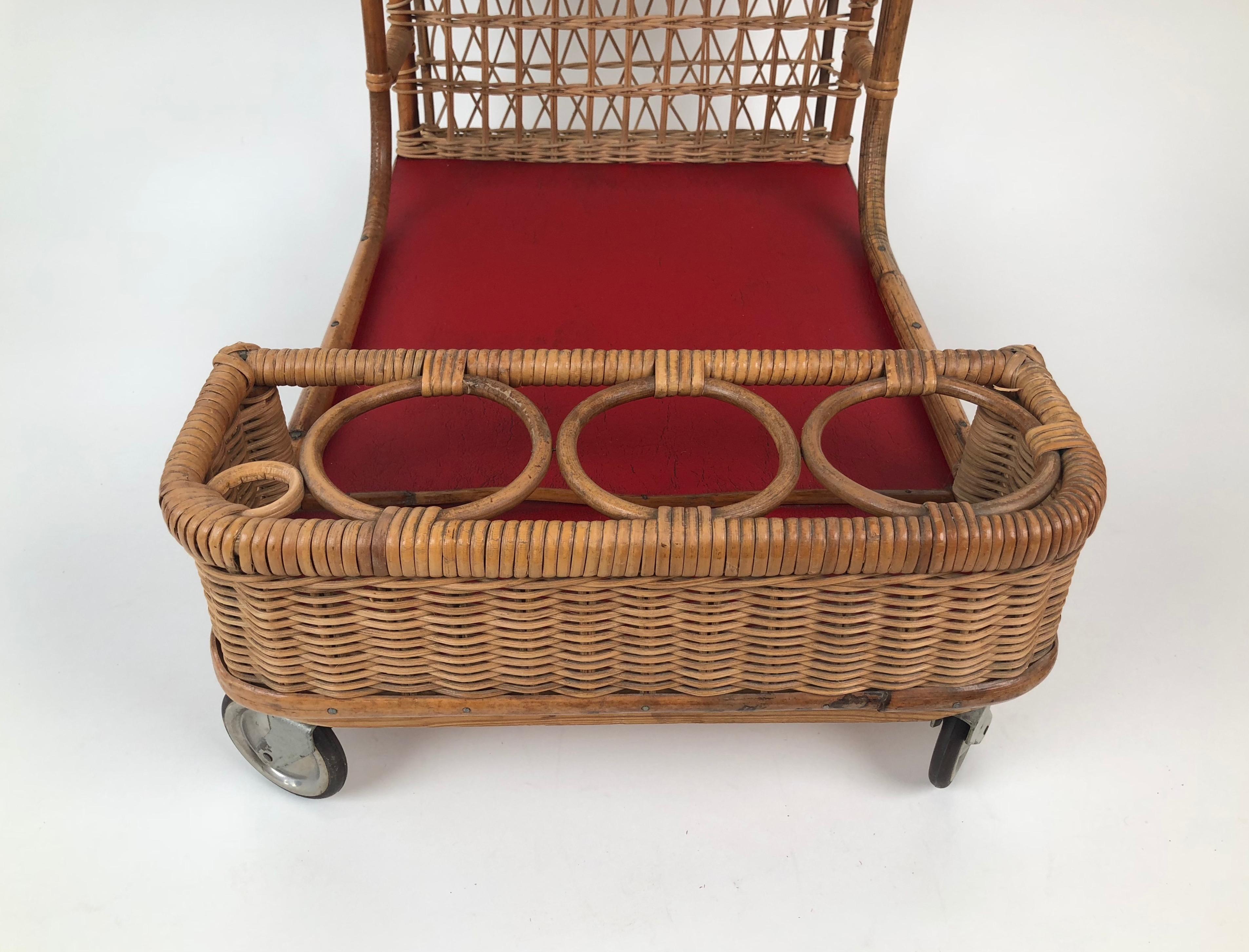 Midcentury Bar Wagon in Wicker with Red Shelves For Sale 1