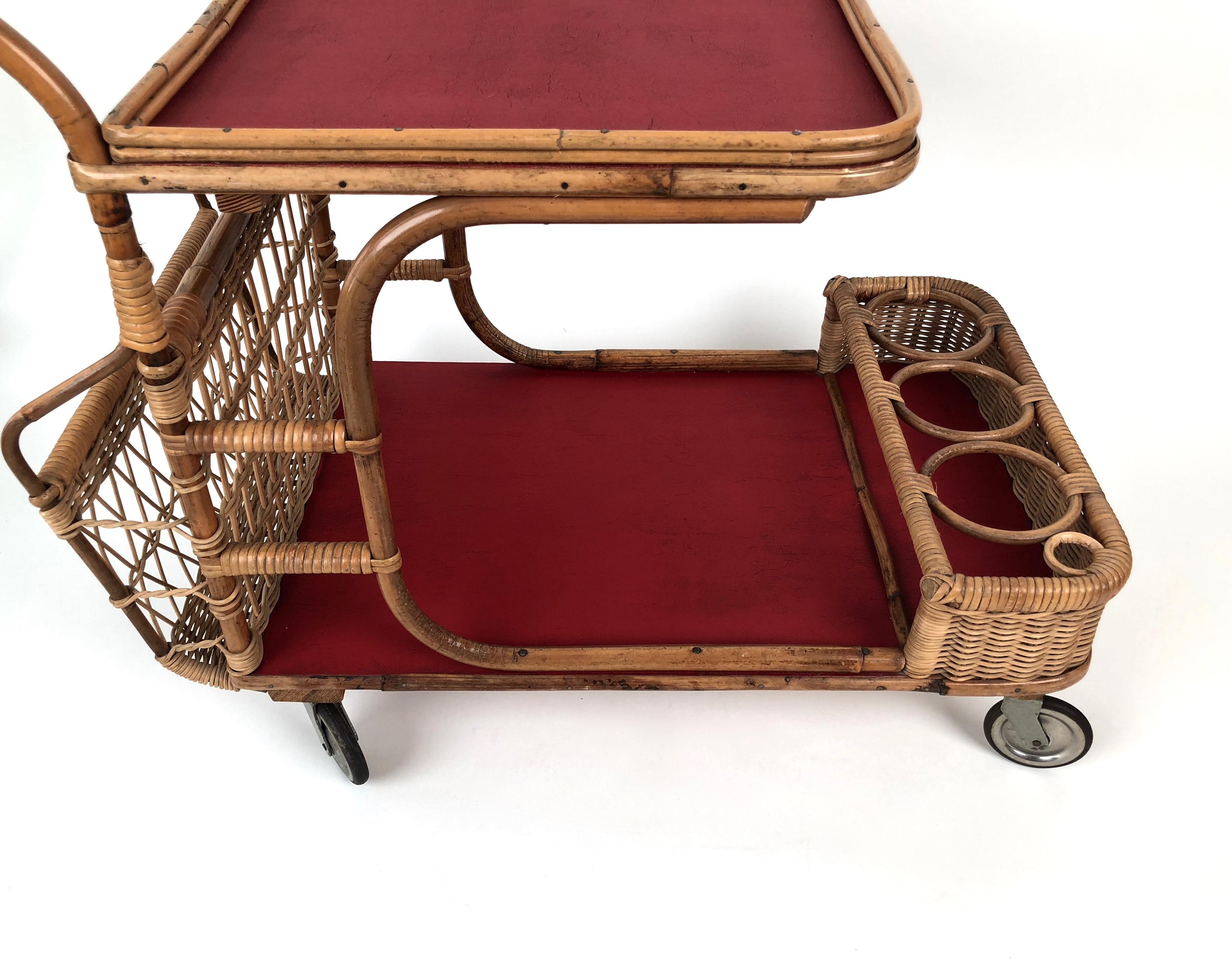 Midcentury Bar Wagon in Wicker with Red Shelves For Sale 3