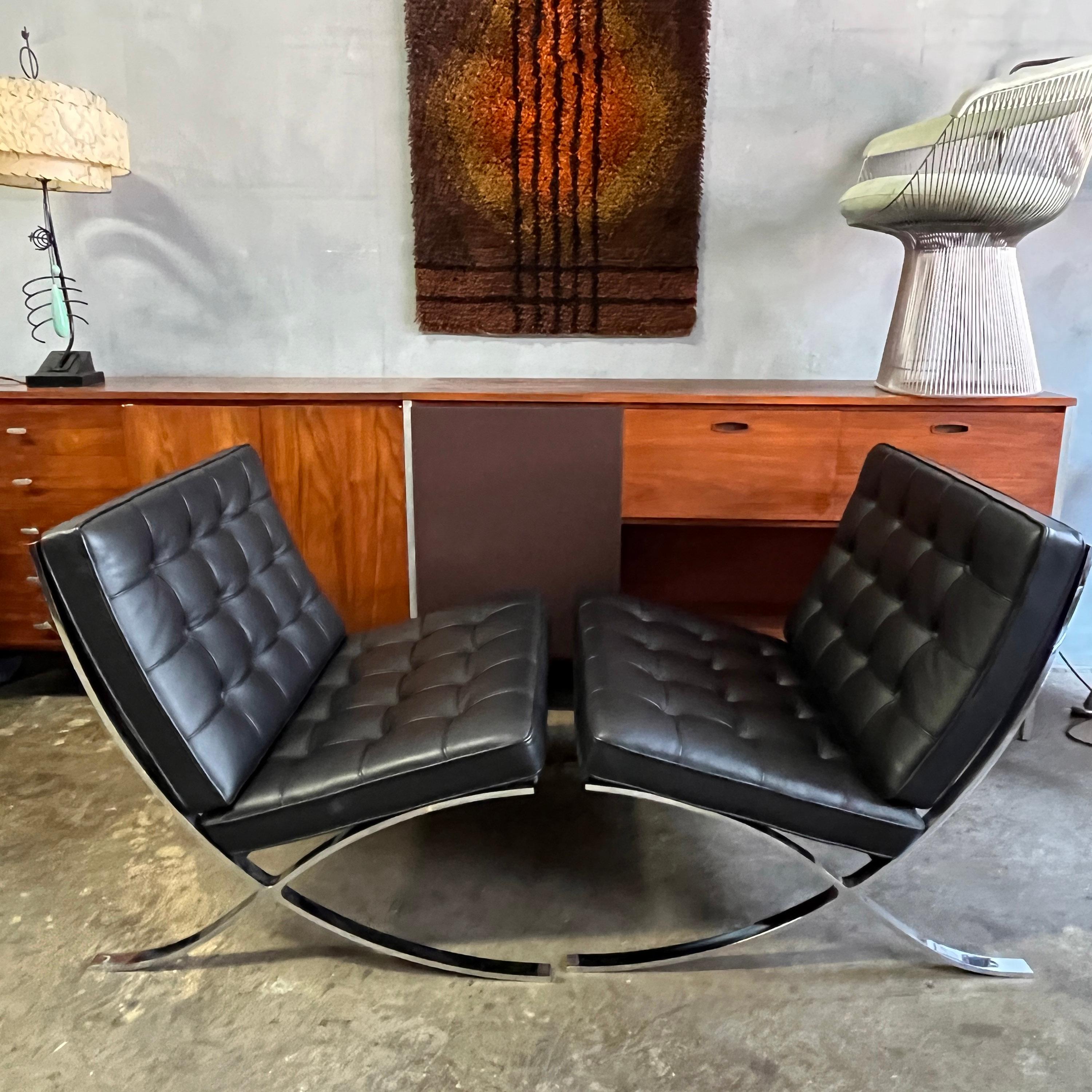 Mid-Century Pair of Barcelona Chairs by Knoll 2