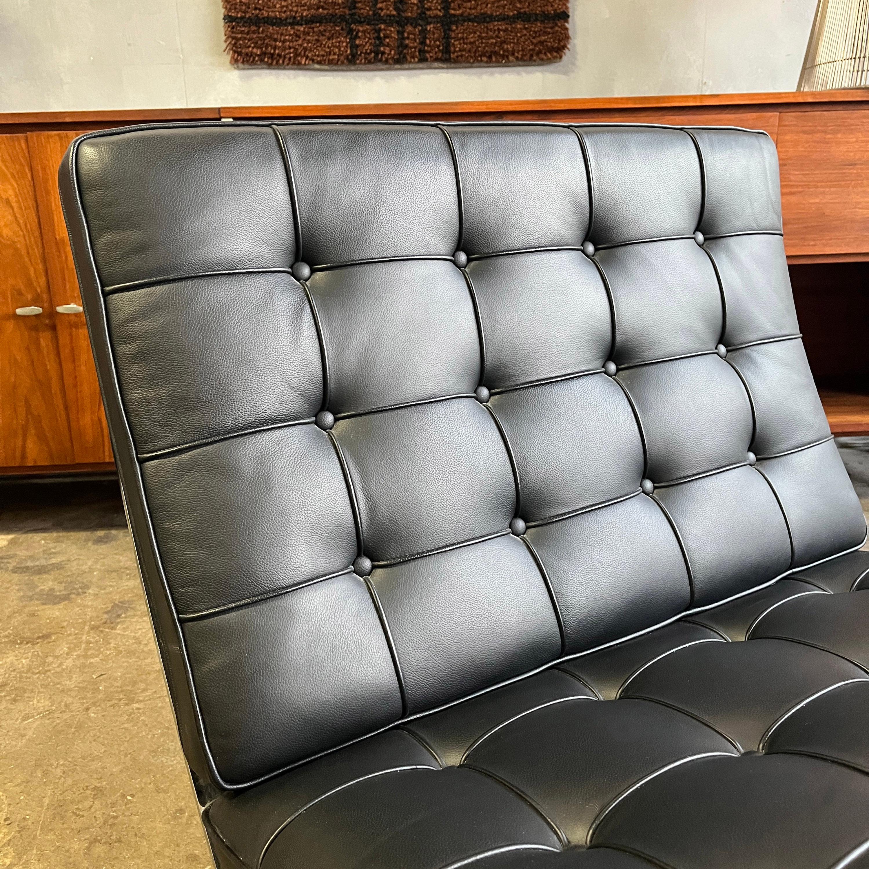 barcelona chair measurements