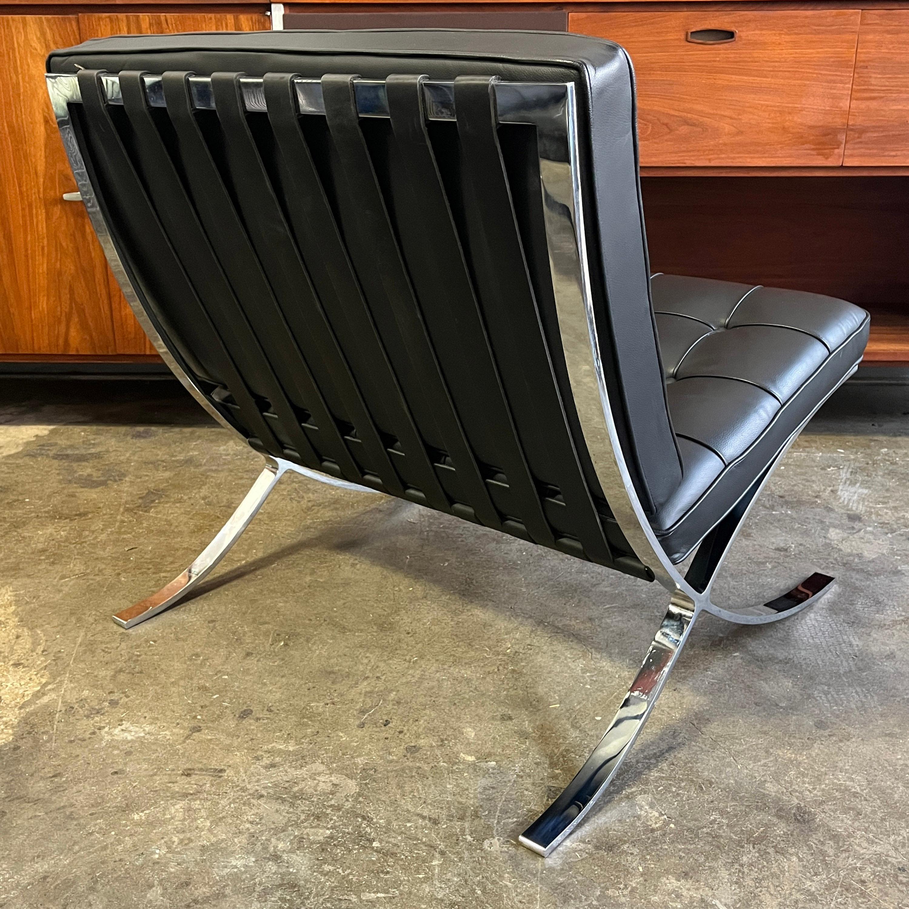 Mid-Century Pair of Barcelona Chairs by Knoll In Good Condition In BROOKLYN, NY