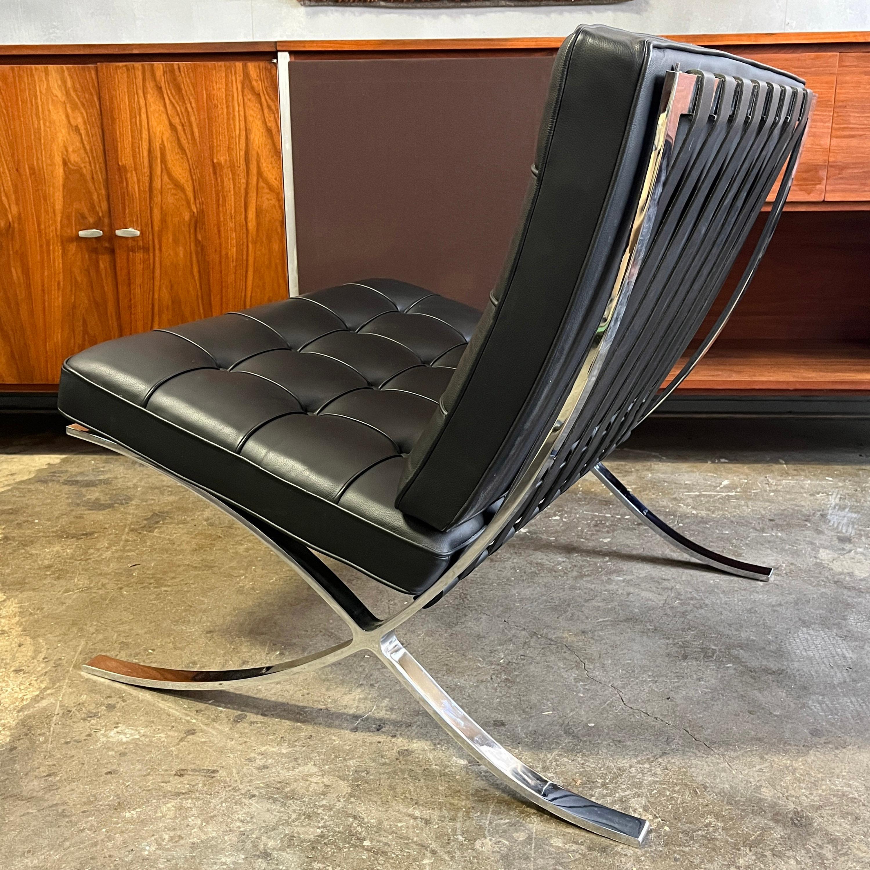 20th Century Mid-Century Pair of Barcelona Chairs by Knoll