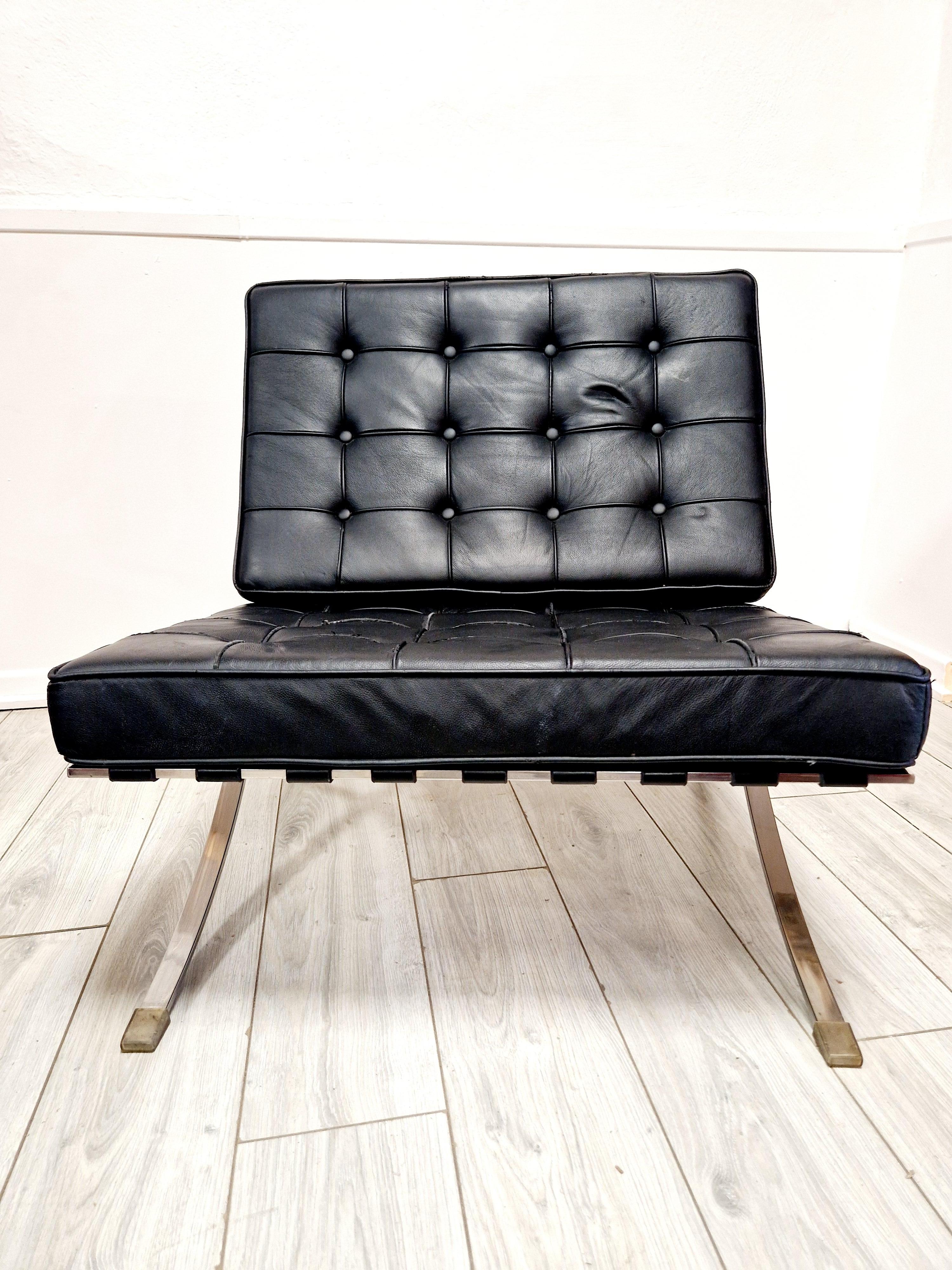 Silla de salón y reposapiés estilo Barcelona de mediados de siglo Moderno de mediados de siglo en venta