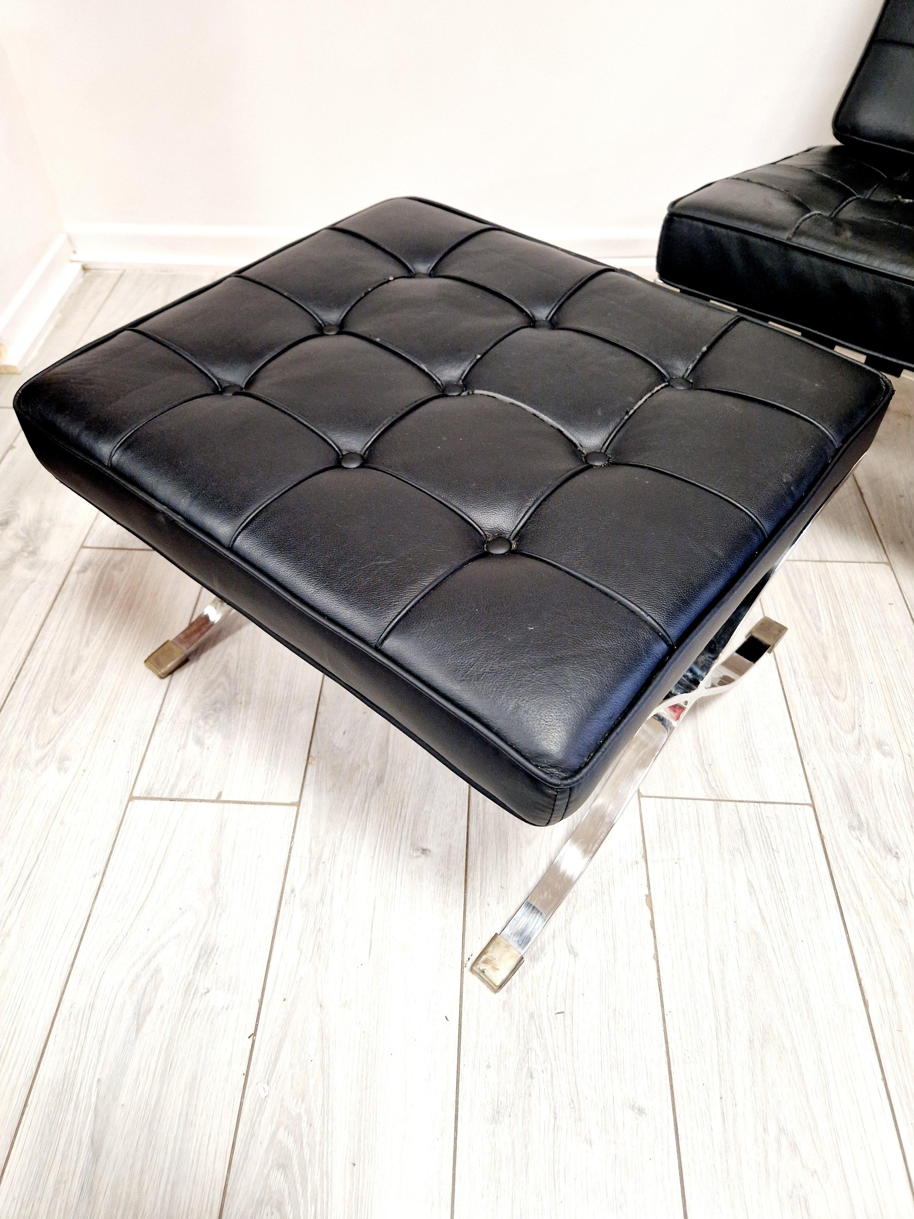 Silla de salón y reposapiés estilo Barcelona de mediados de siglo Inglés en venta
