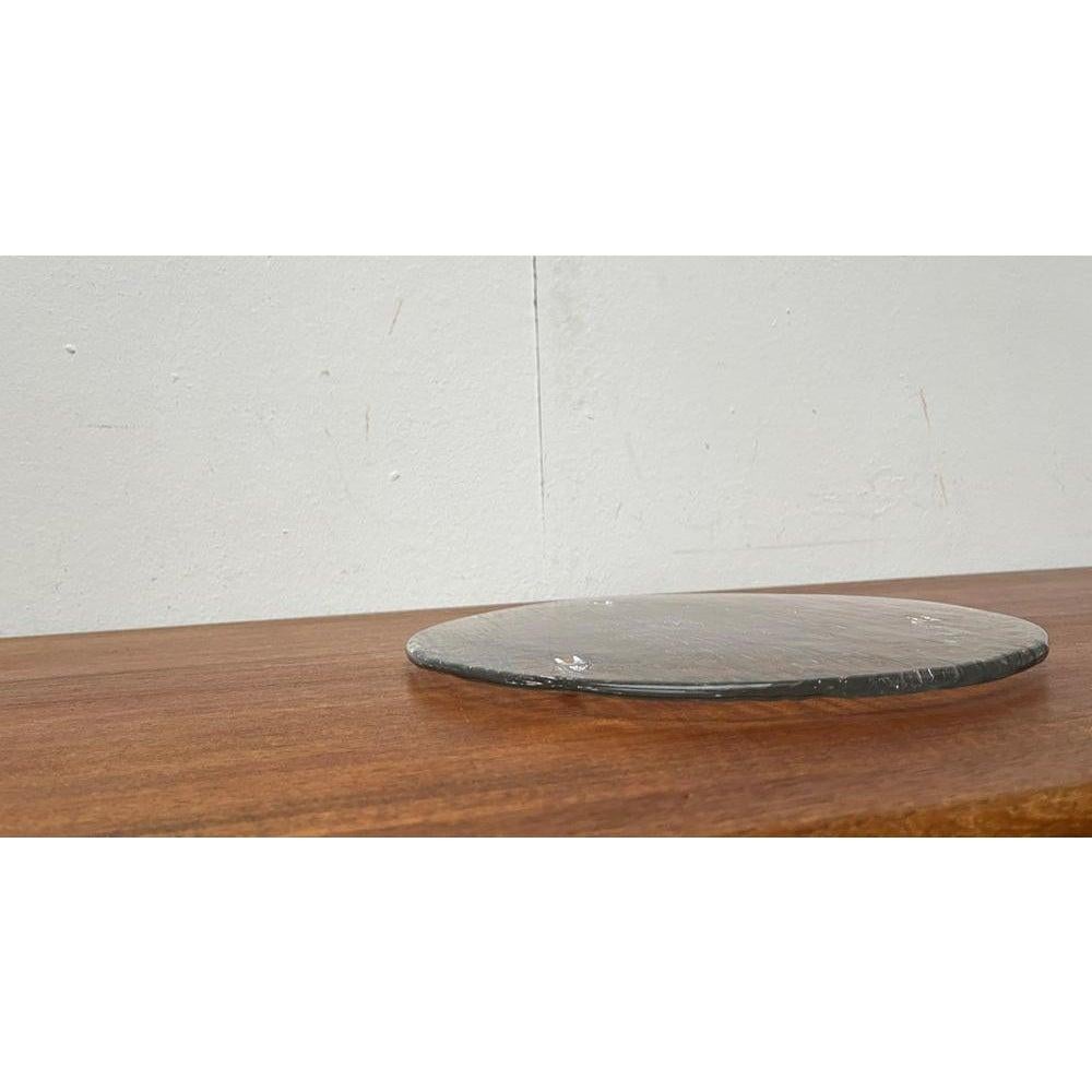 Assiette à gâteau en verre écorce du milieu du siècle, 1960s en vente 4