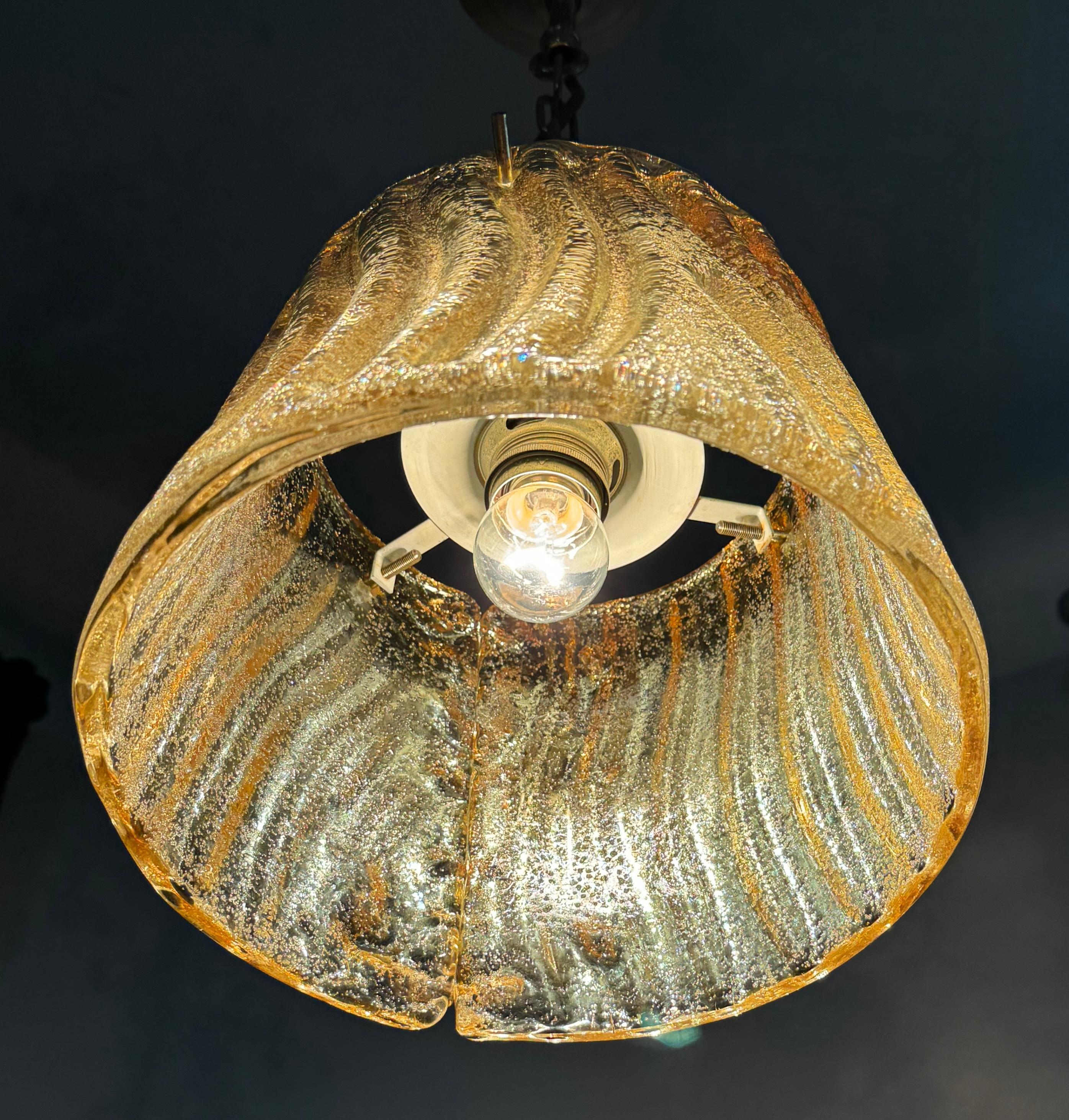 Lampada a sospensione in vetro dorato Barovier di metà secolo in vendita 7