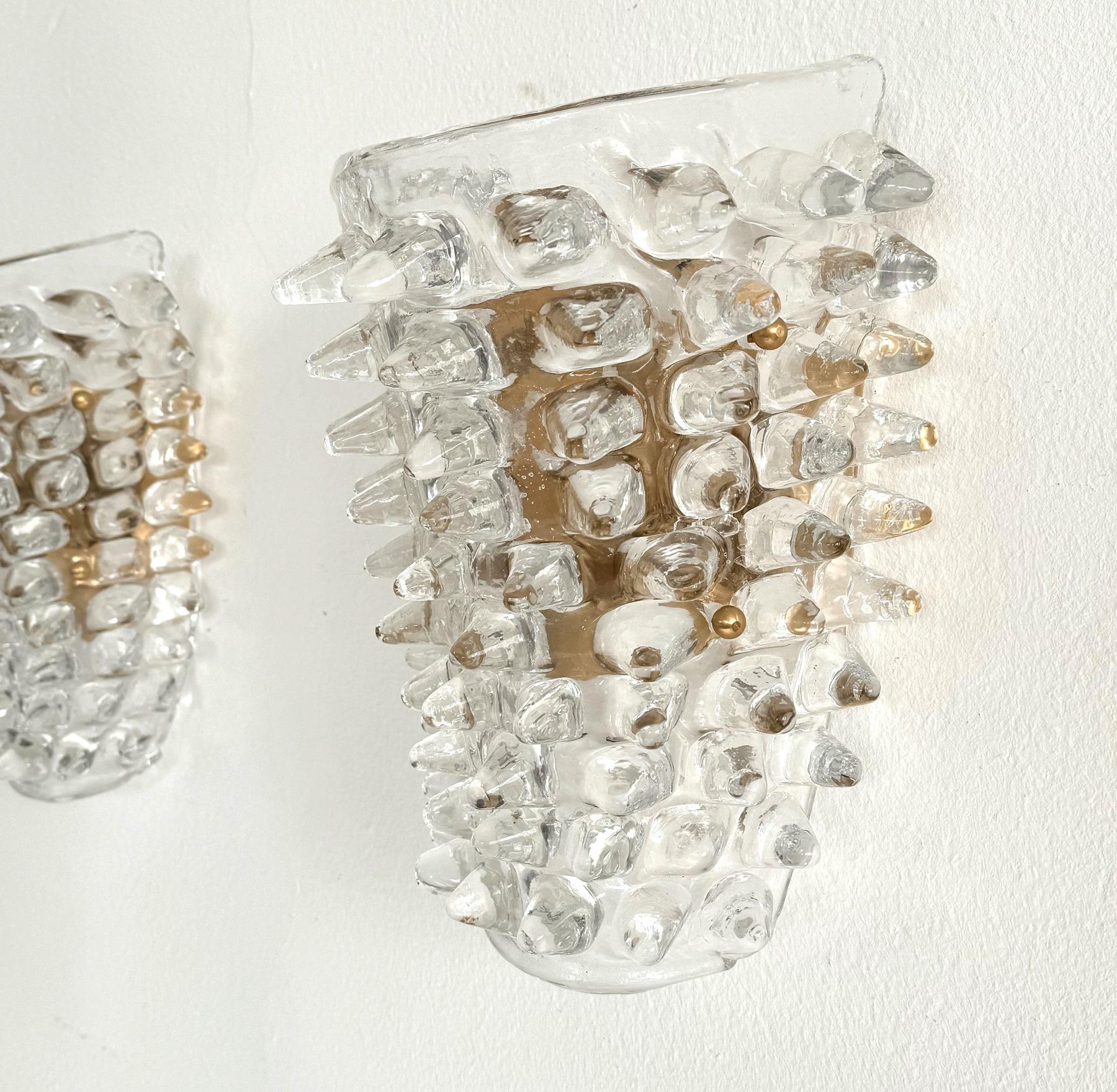 Laiton Appliques murales en verre Murano Rostrato de style Barovier du milieu du siècle, ensemble de deux, 1990 en vente