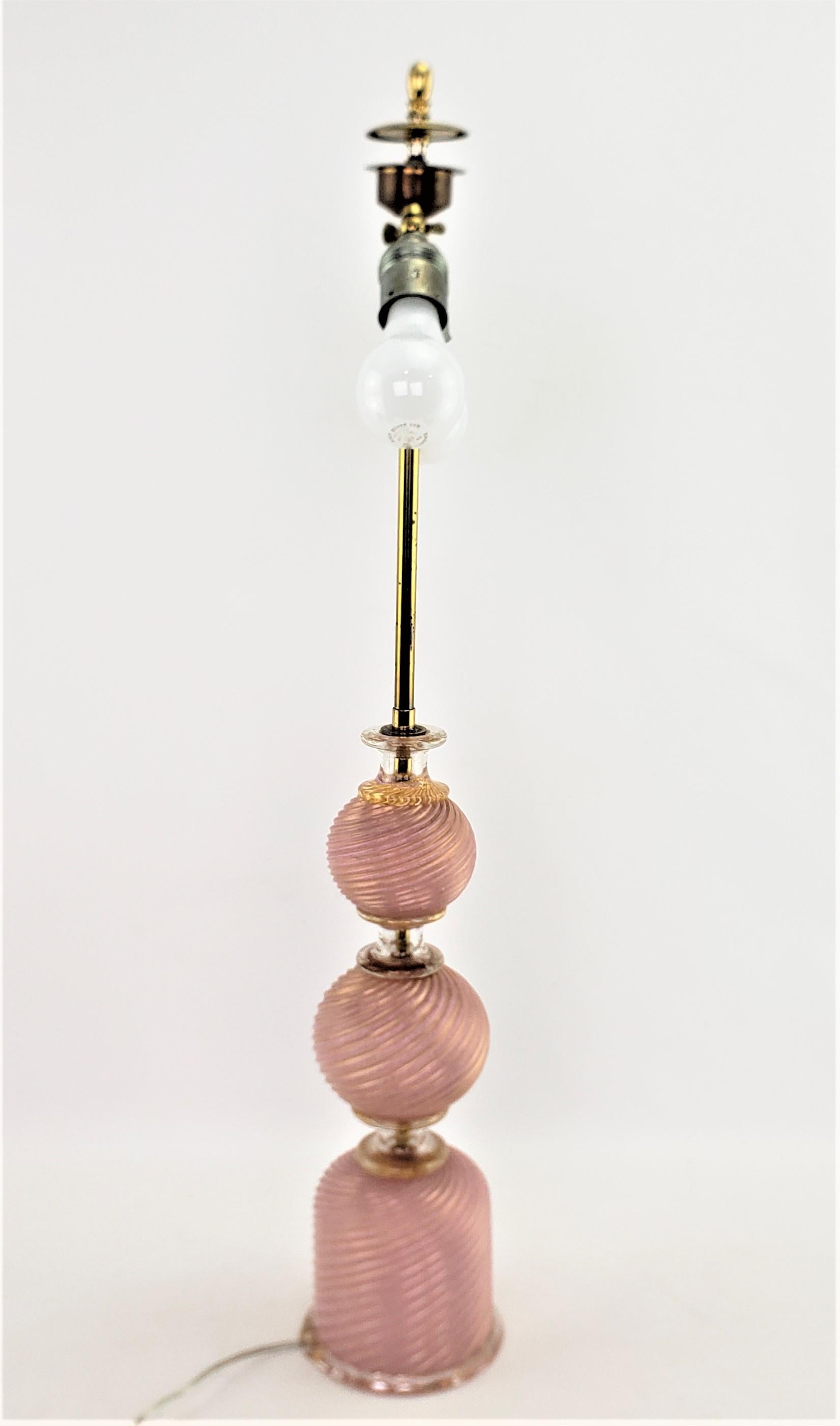Lampe de bureau en verre d'art de Murano de style Barovier du milieu du siècle dernier, couleur canneberge et or en vente 2