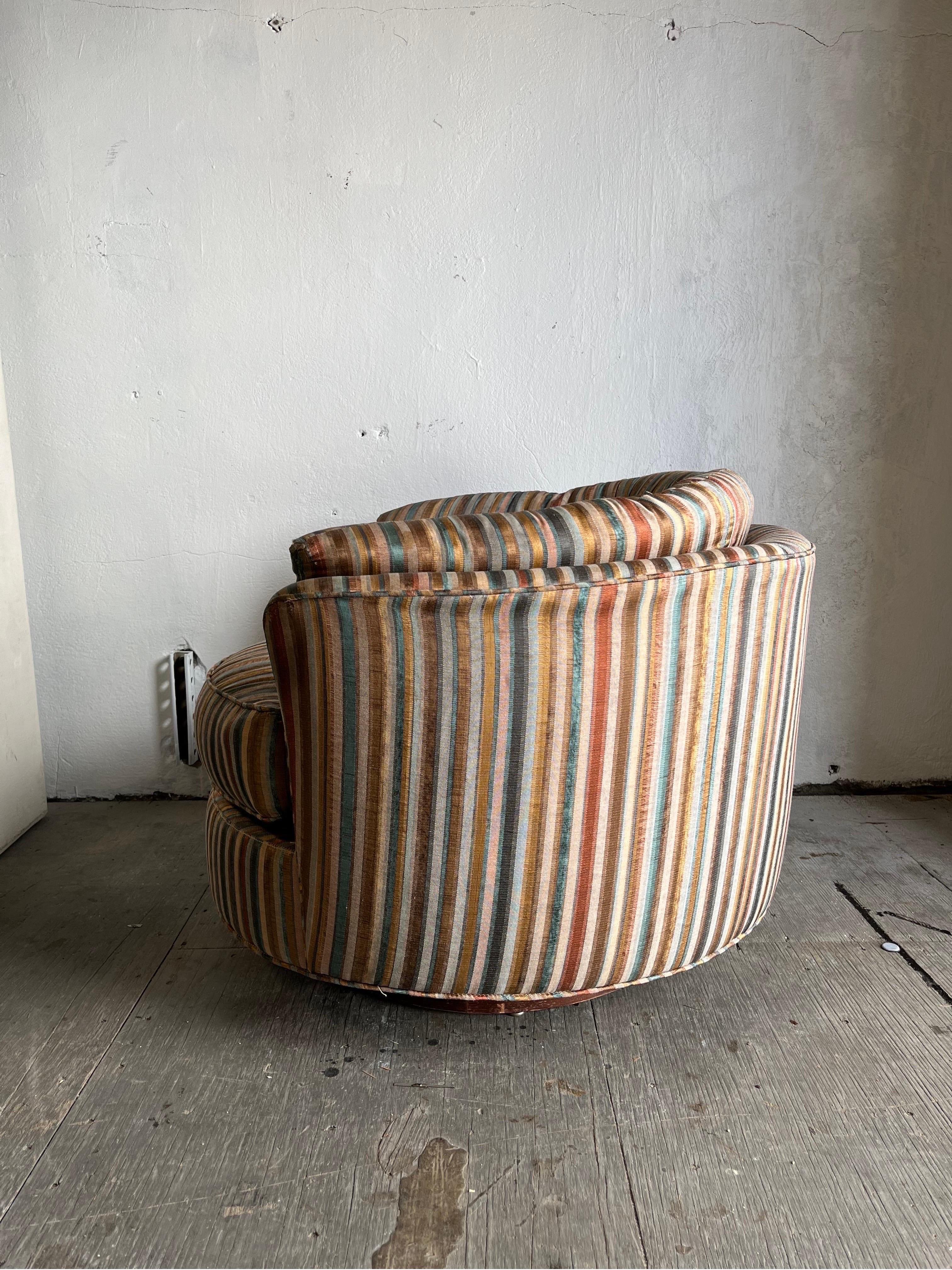 Mid Century Barrel Back Swivel Chair  In Good Condition For Sale In W Allenhurst, NJ