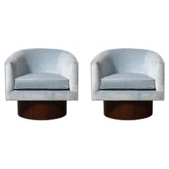 Mid-Century Barrel Back Walnut Base Swivel Club Chairs von Milo Baughman