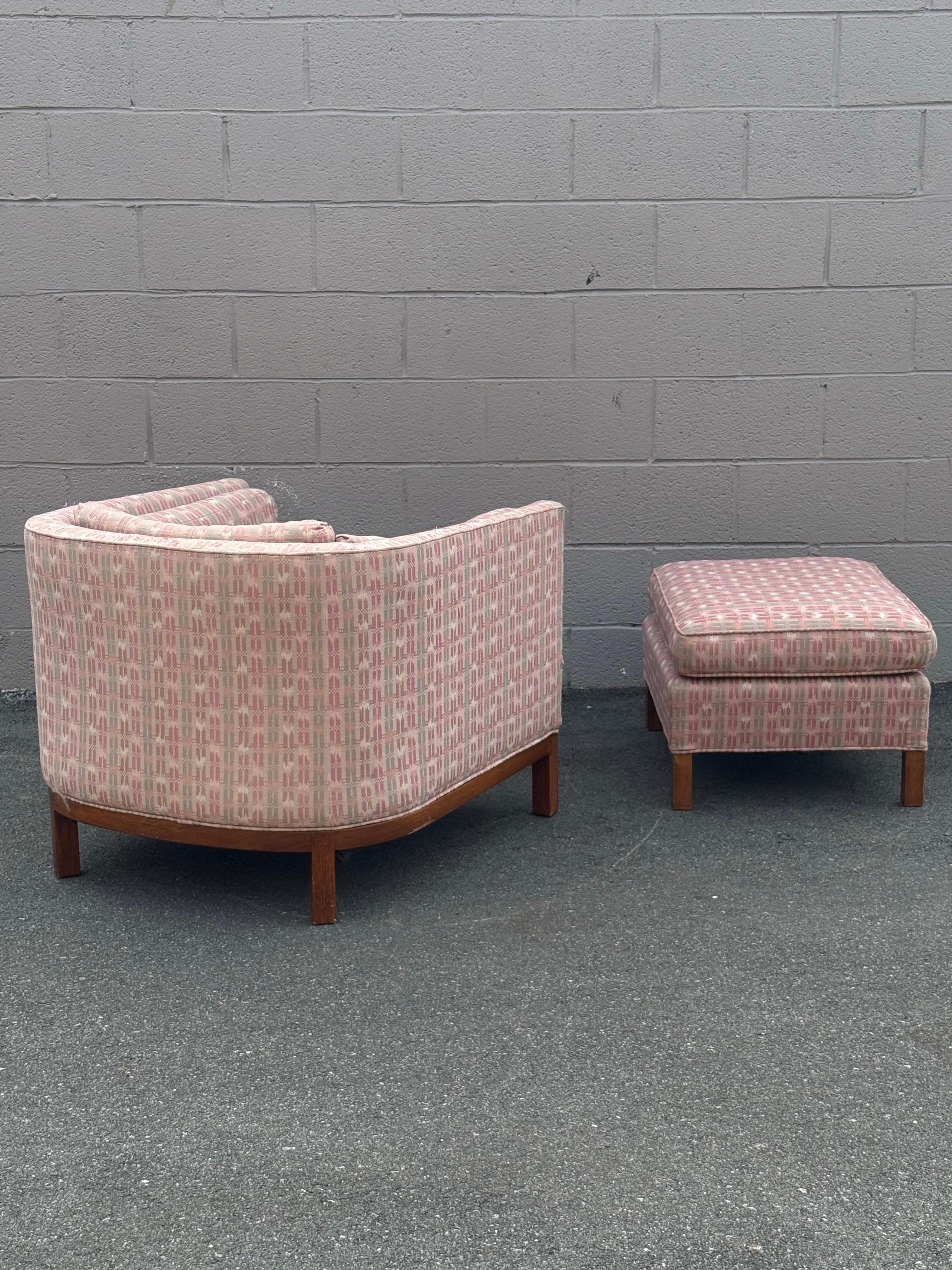 Sillón Barrel de Mitad de Siglo con Otomana by Dunbar en venta 7