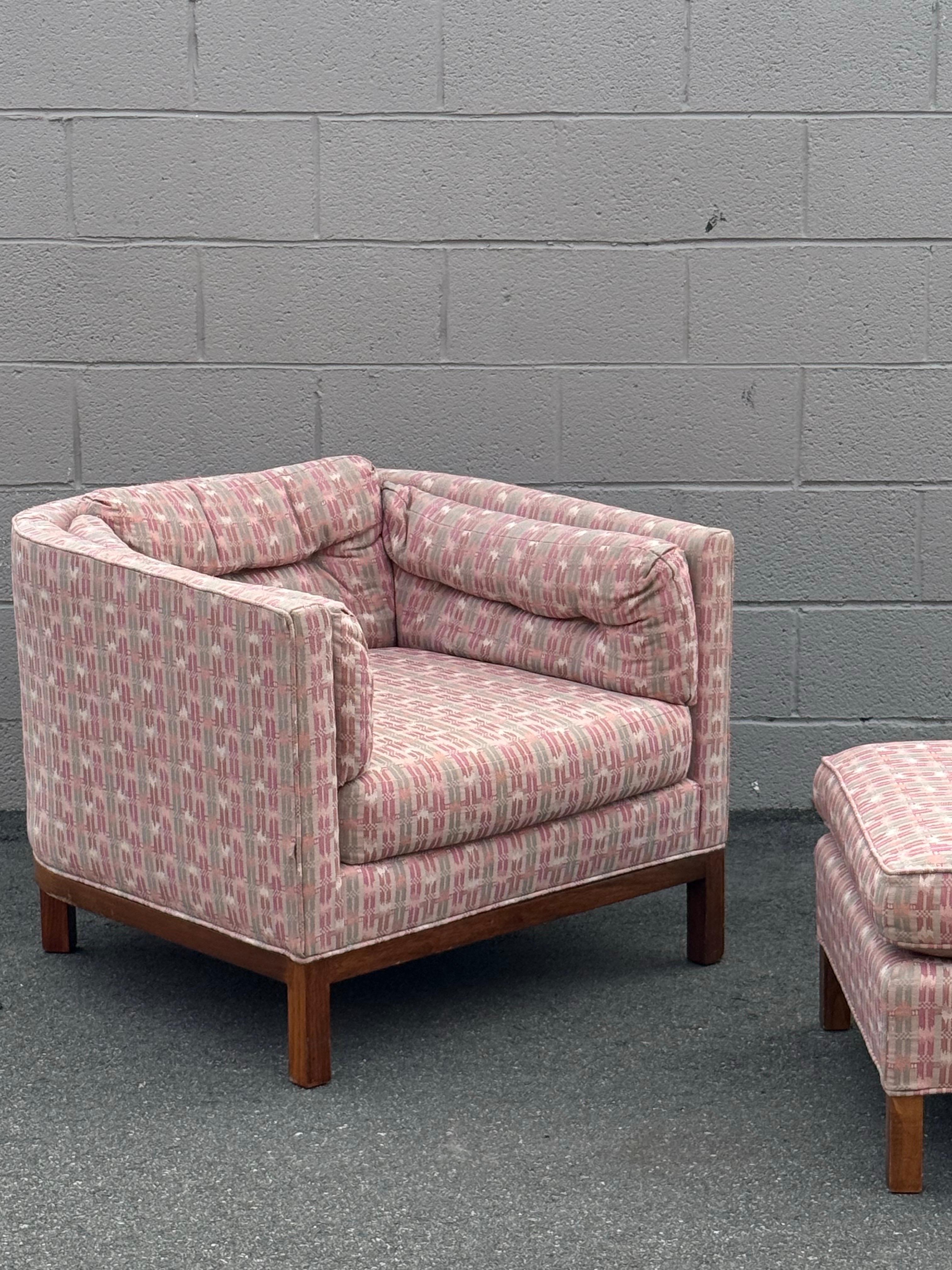 Sillón Barrel de Mitad de Siglo con Otomana by Dunbar Moderno de mediados de siglo en venta