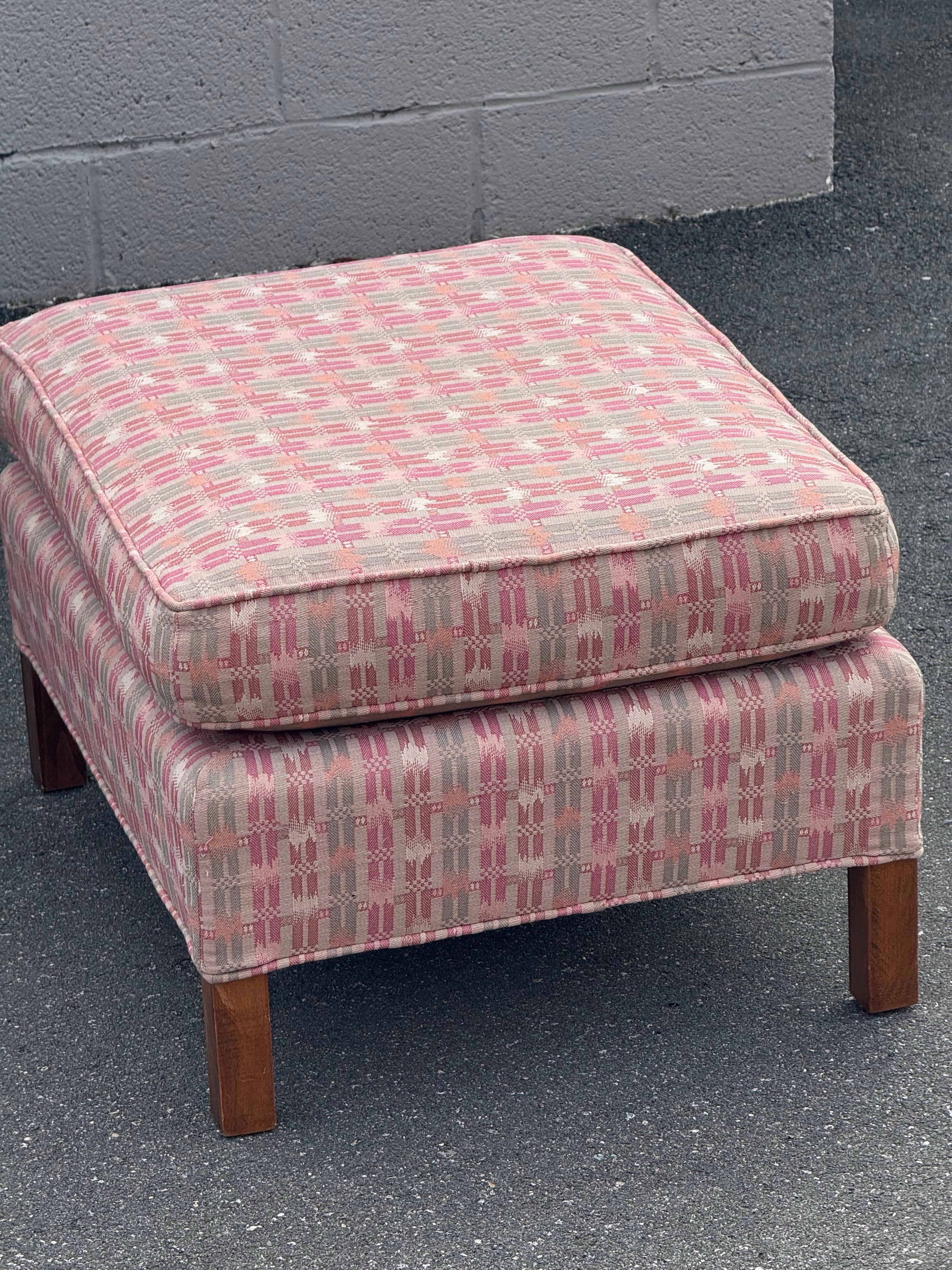 Sillón Barrel de Mitad de Siglo con Otomana by Dunbar en Bueno estado para la venta en Raleigh, NC