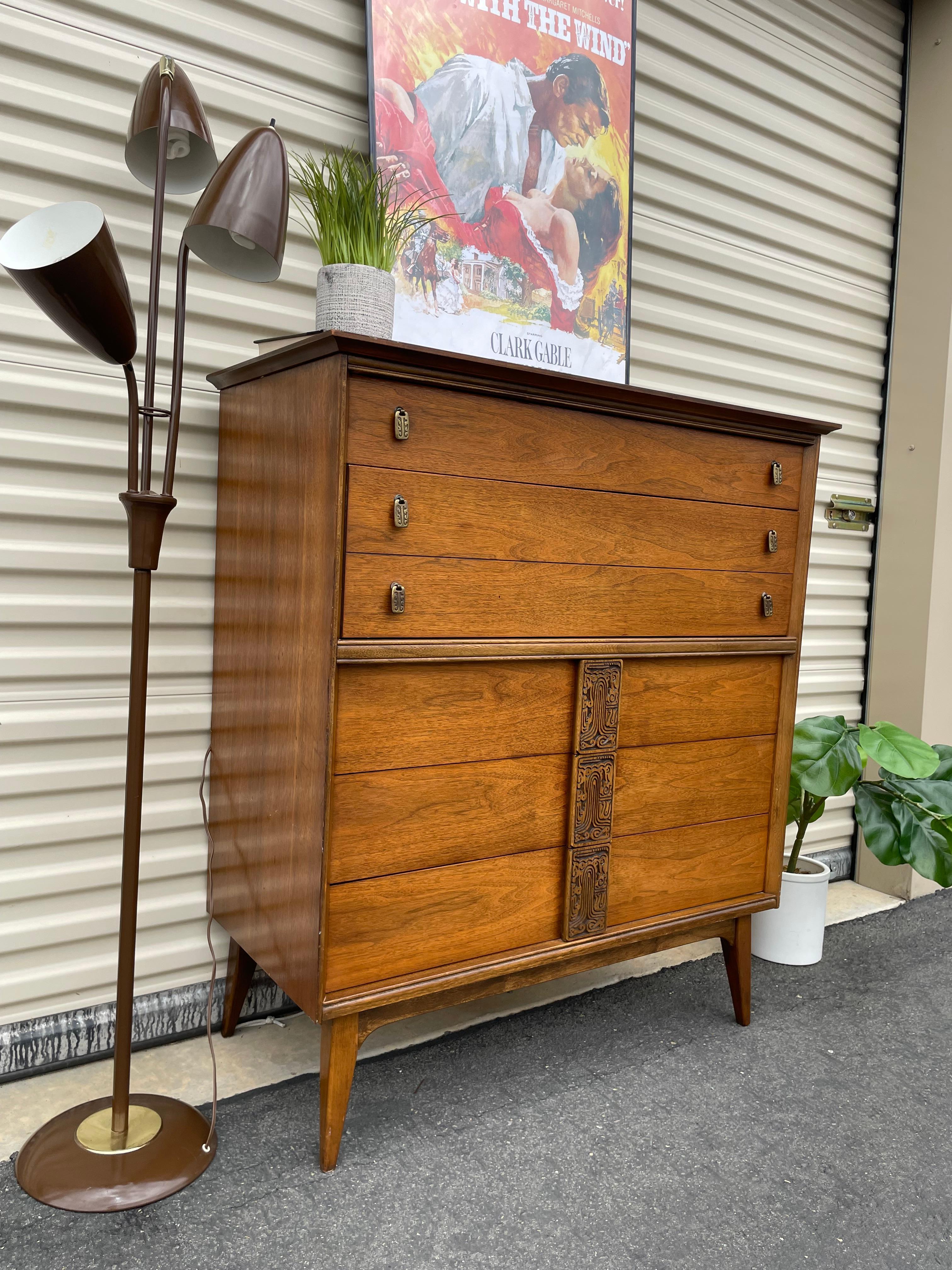 Beautiful midcentury Bassett dresser. Smooth sliding drawers and a gorgeous design on the pull handles.