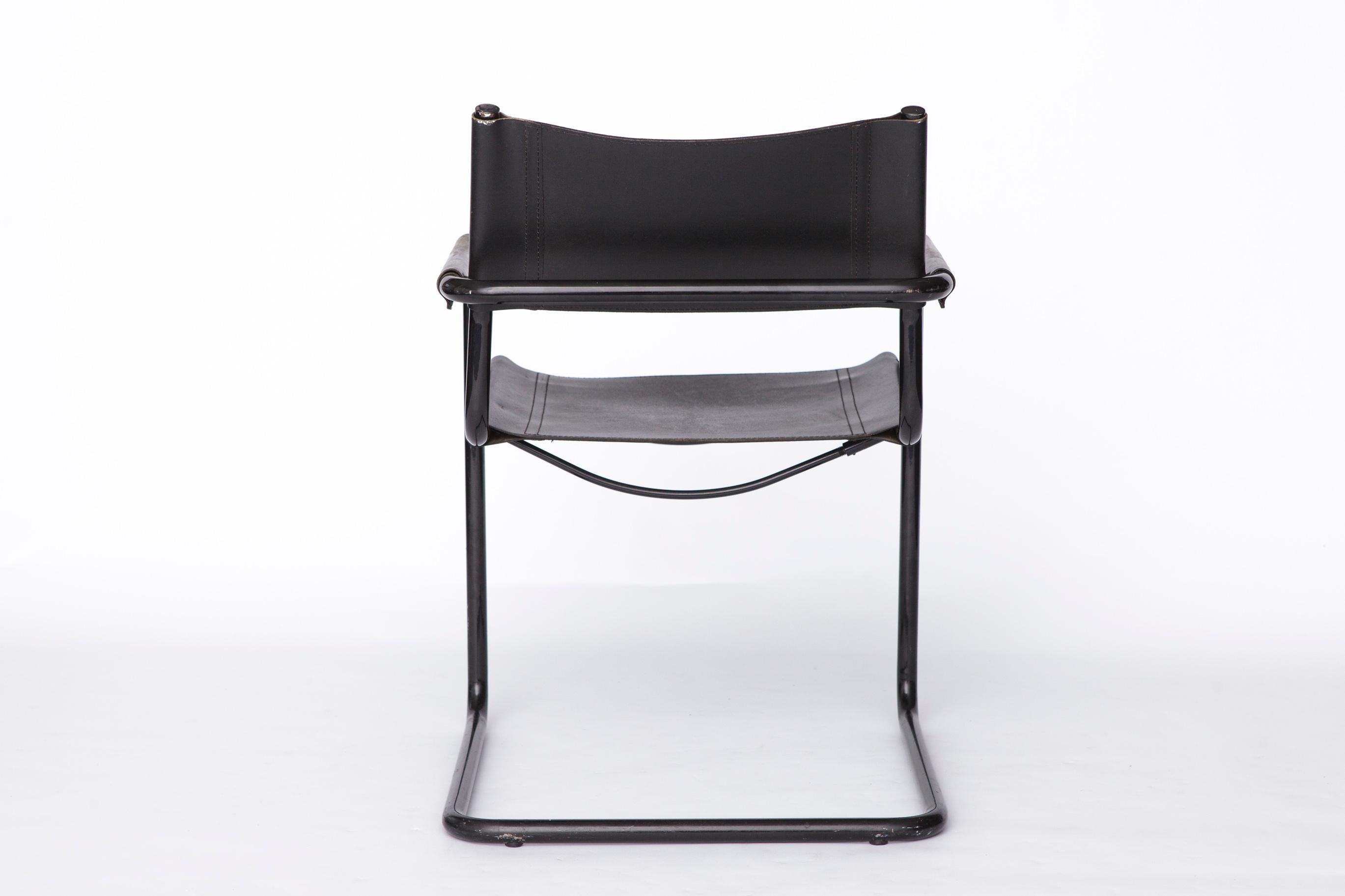 Fine XX secolo Sedia a sbalzo Bauhaus di metà secolo - Pelle nera, attribuita a Mart Stam in vendita