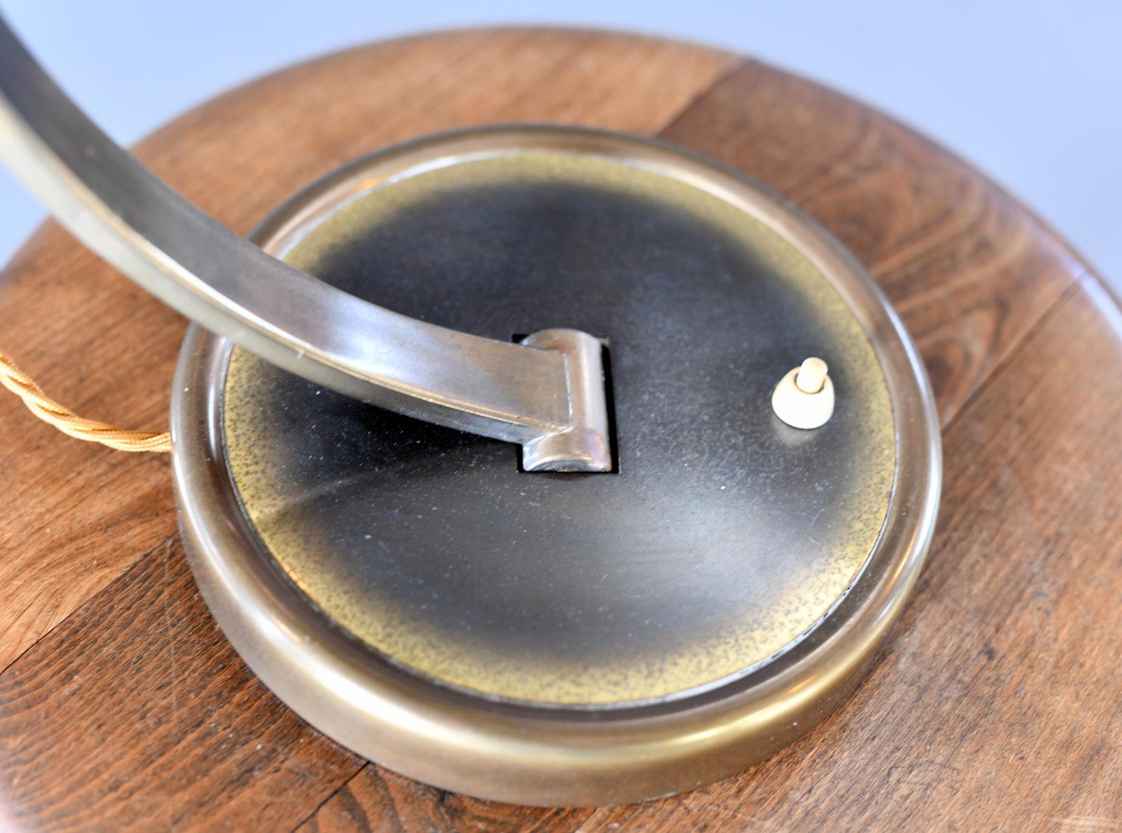 Lámpara Bauhaus de mediados de siglo de Kaiser Idell Modelo 6751 Circa 1950s Latón en venta