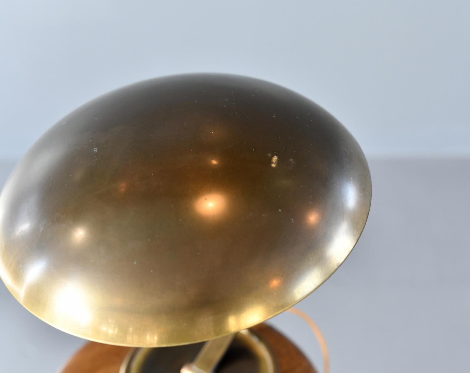 Lámpara Bauhaus de mediados de siglo de Kaiser Idell Modelo 6751 Circa 1950s en venta 1