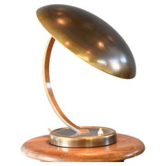 Lampe Bauhaus du milieu du siècle par Kaiser Idell Modèle 6751 Circa 1950s