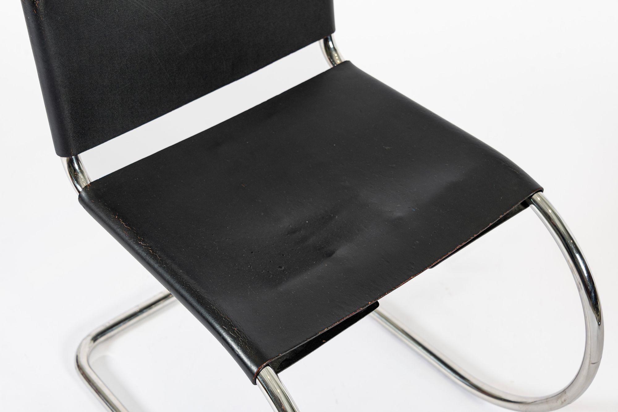 Chaises d'appoint MR 10 noires Bauhaus du milieu du siècle par Mies van der Rohe pour Knoll en vente 4