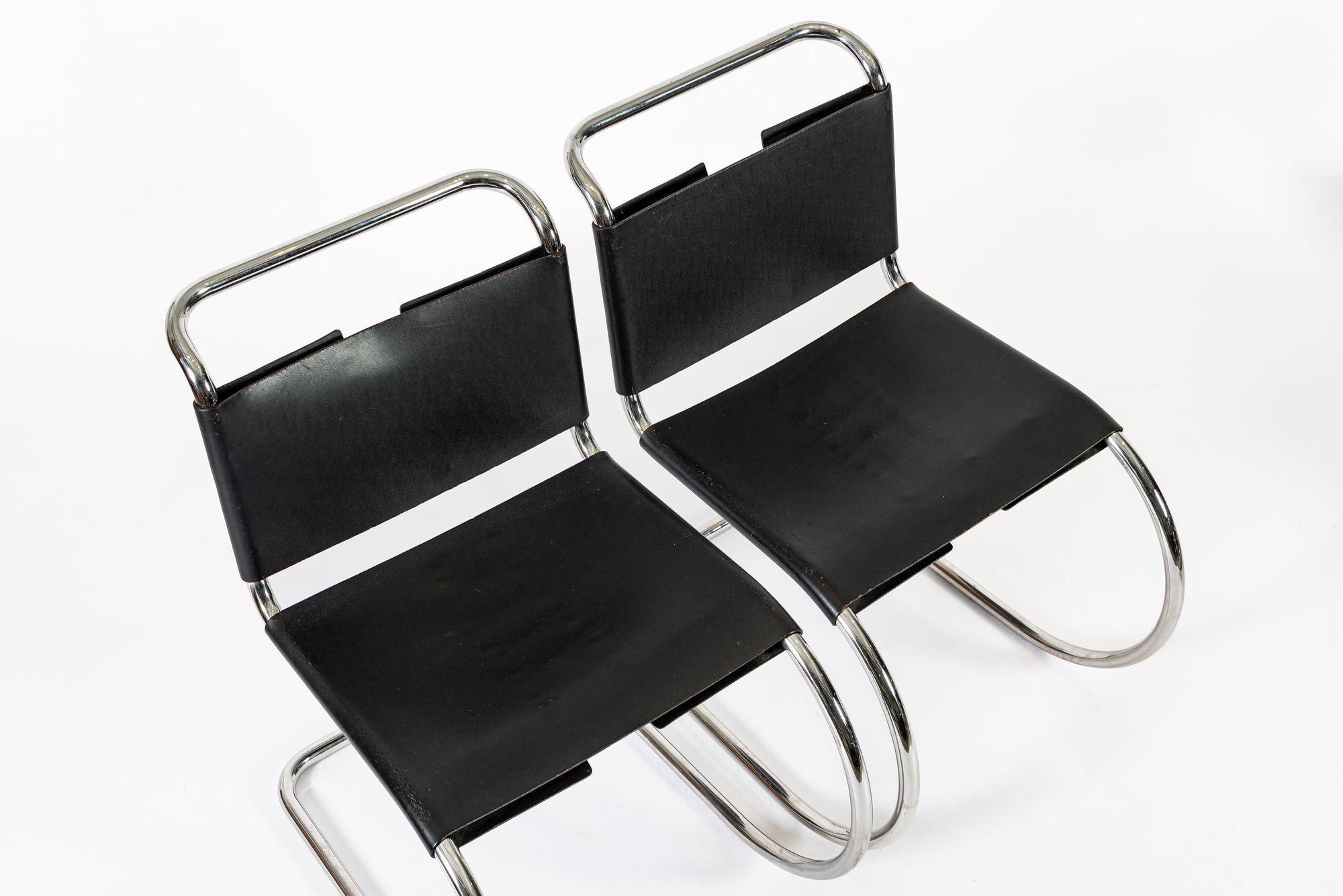 Acier Chaises d'appoint MR 10 noires Bauhaus du milieu du siècle par Mies van der Rohe pour Knoll en vente