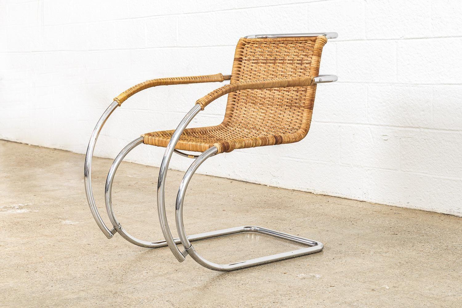 Questa poltrona vintage in canna a sbalzo MR 20 di Mies van der Rohe, realizzata da Stendig, risale al 1970 circa. La sedia MR è stata progettata dall'architetto modernista Ludwig Mies van der Rohe nel 1927 come parte del suo contributo alla mostra
