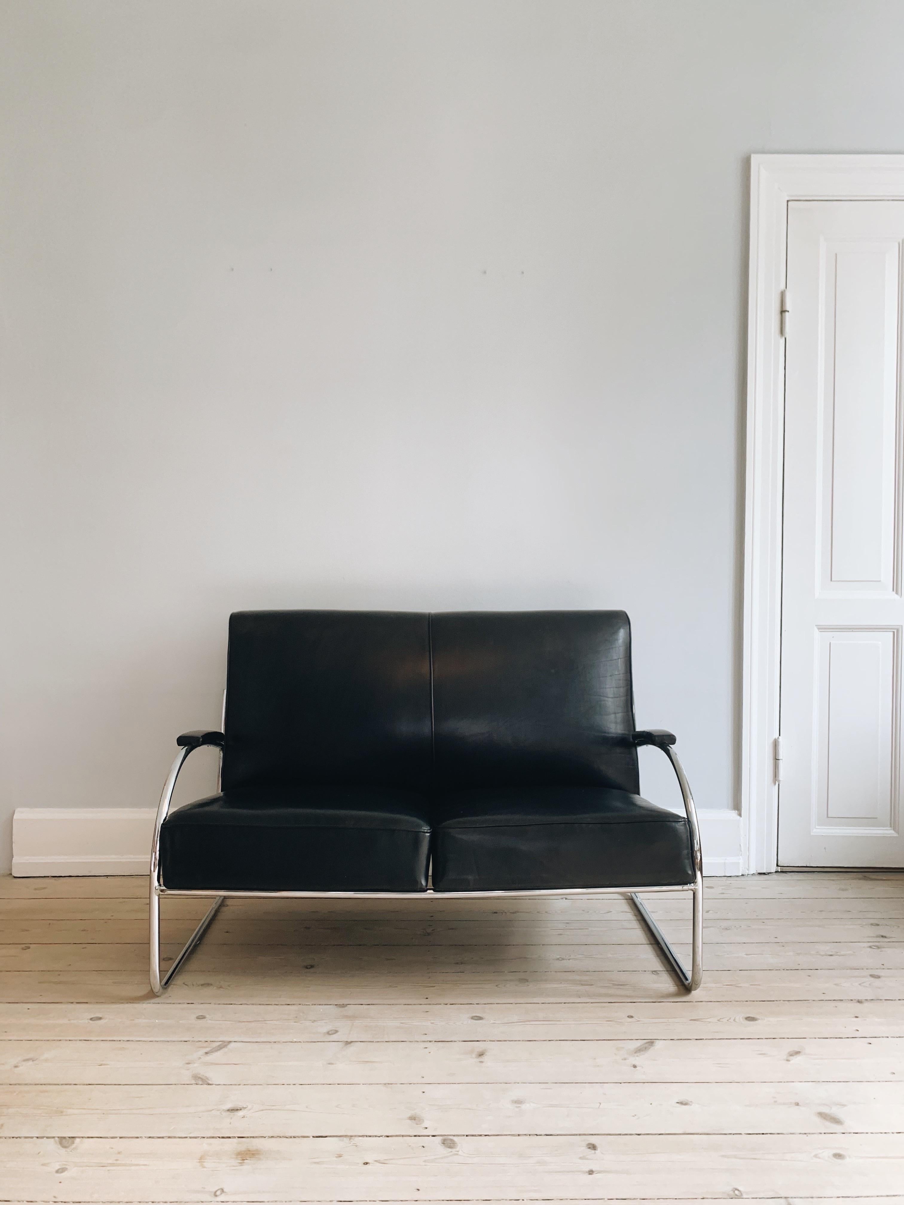 Mid-century Bauhaus tubular sofa In Good Condition For Sale In Copenhagen, DK