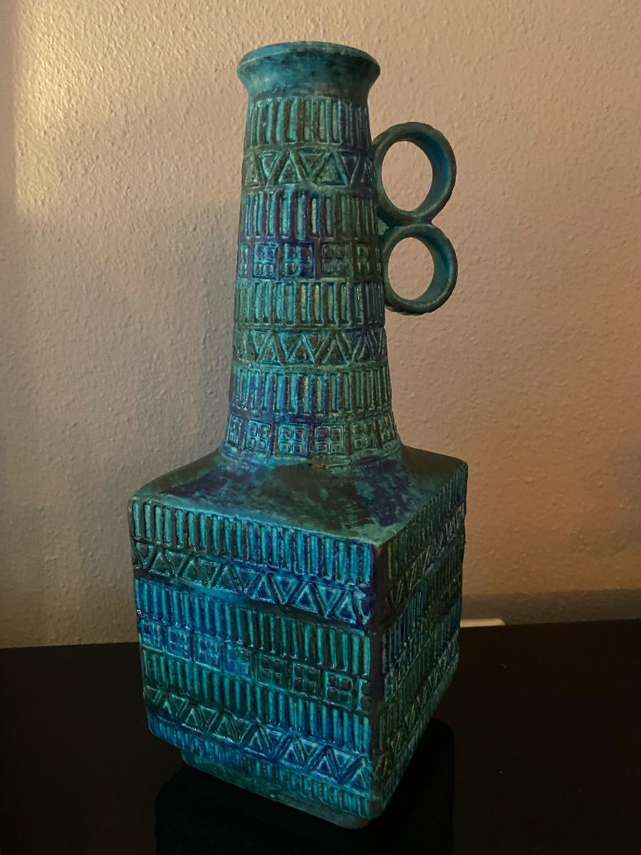 Beautiful Bay Keramik vase with moulded runic patterns, designed by Bodo Mans, this pattern was quite popular during the 1960s. This tall vase is in a very good condition and has a green and blue matte glaze.