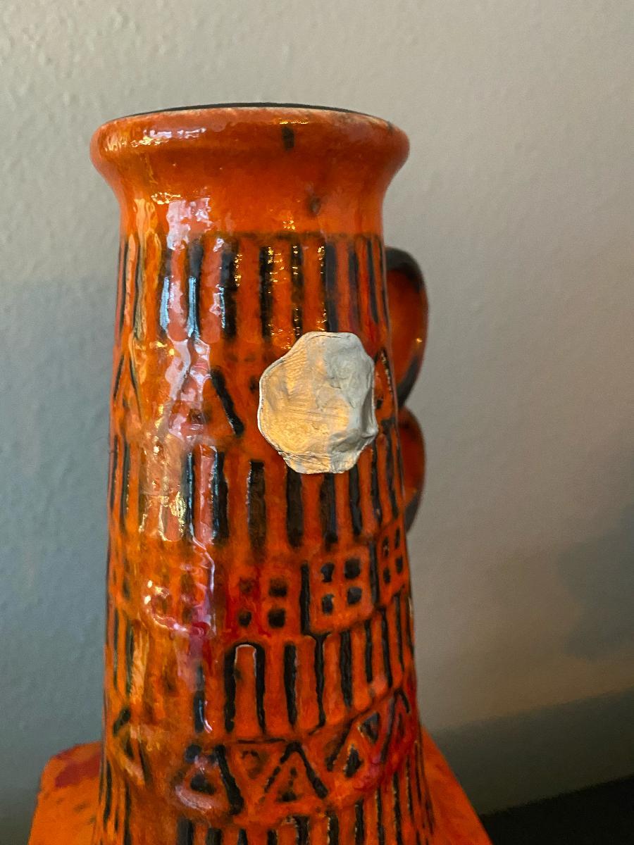 Sculpté Vase du milieu du siècle en Bay Keramik Bodo Mans en vente