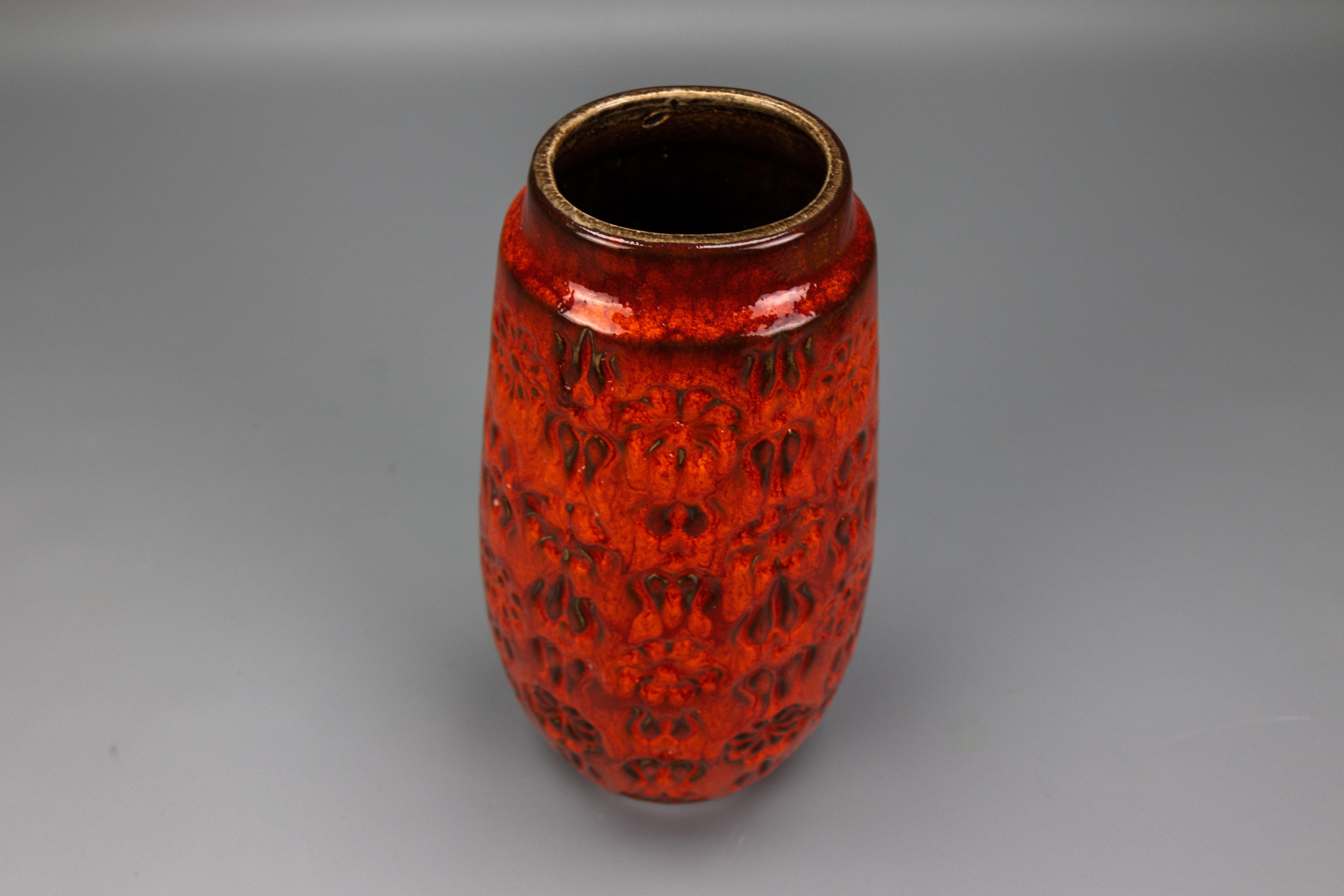 Vaso in ceramica smaltata di colore rosso lava grassa di Bay Keramik, Germania occidentale, anni '70 in vendita 2