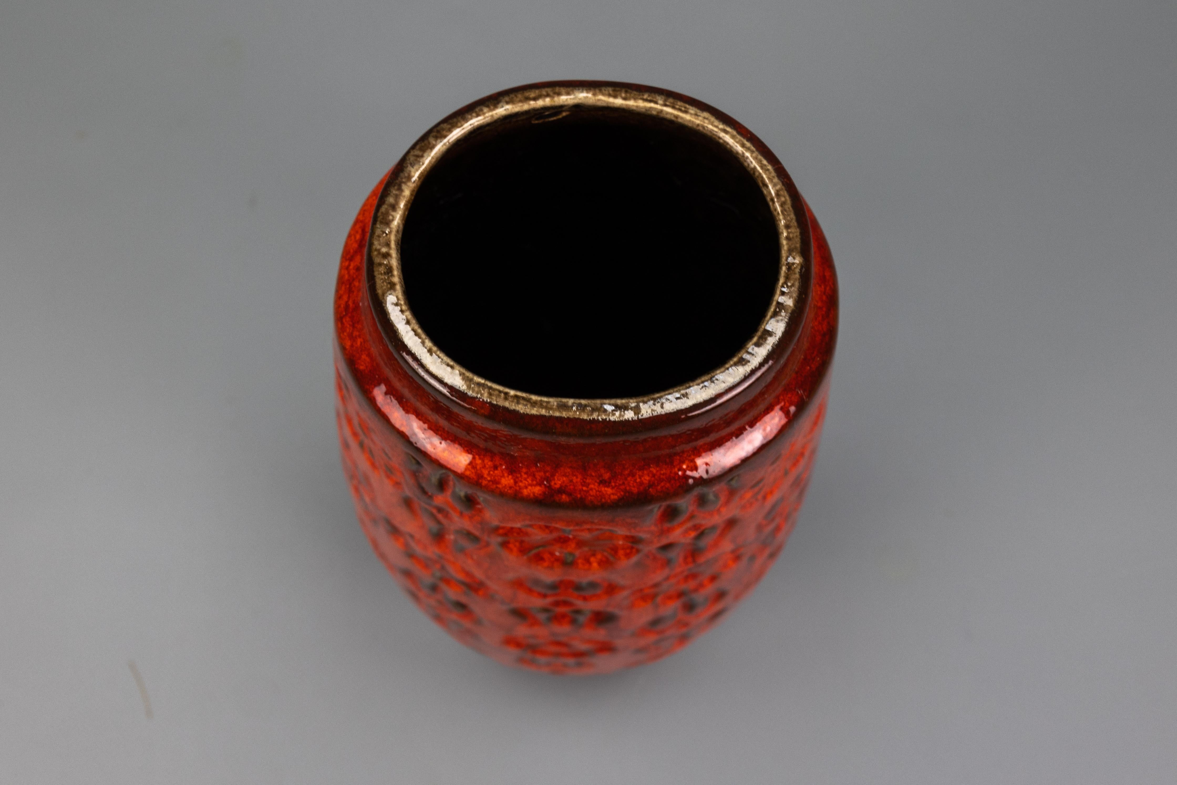 Vaso in ceramica smaltata di colore rosso lava grassa di Bay Keramik, Germania occidentale, anni '70 in vendita 3