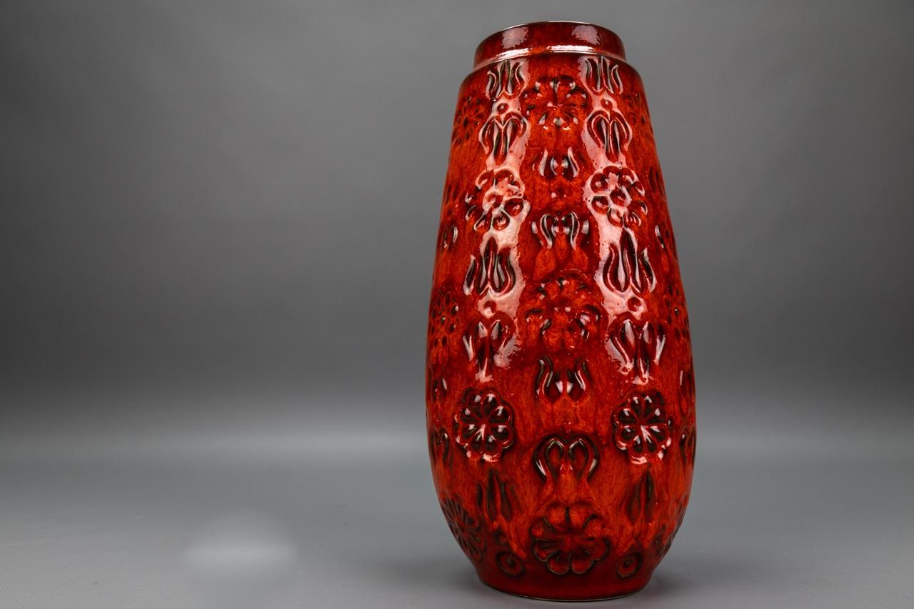 Mid-Century moderno Vaso in ceramica smaltata di colore rosso lava grassa di Bay Keramik, Germania occidentale, anni '70 in vendita