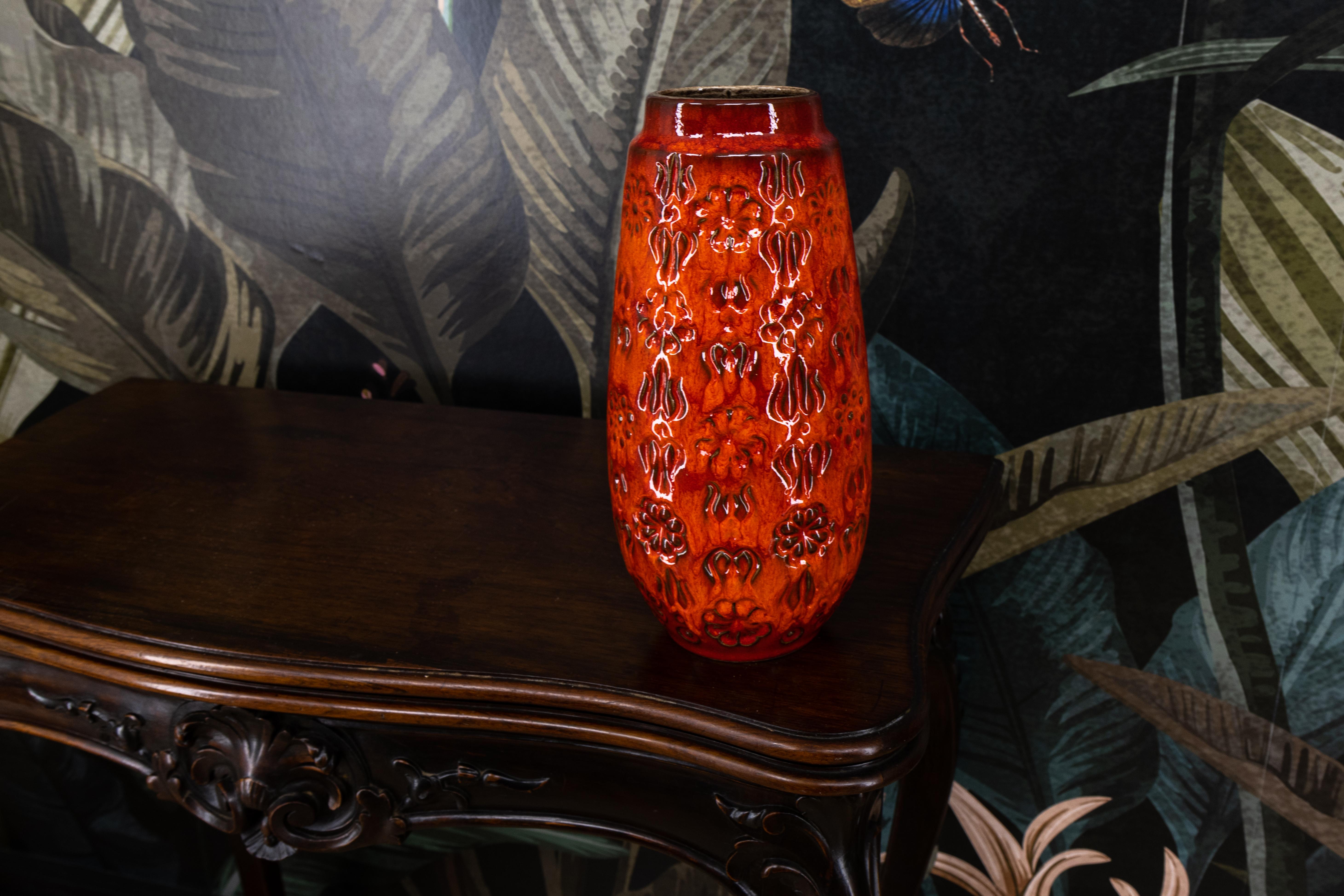 Tedesco Vaso in ceramica smaltata di colore rosso lava grassa di Bay Keramik, Germania occidentale, anni '70 in vendita