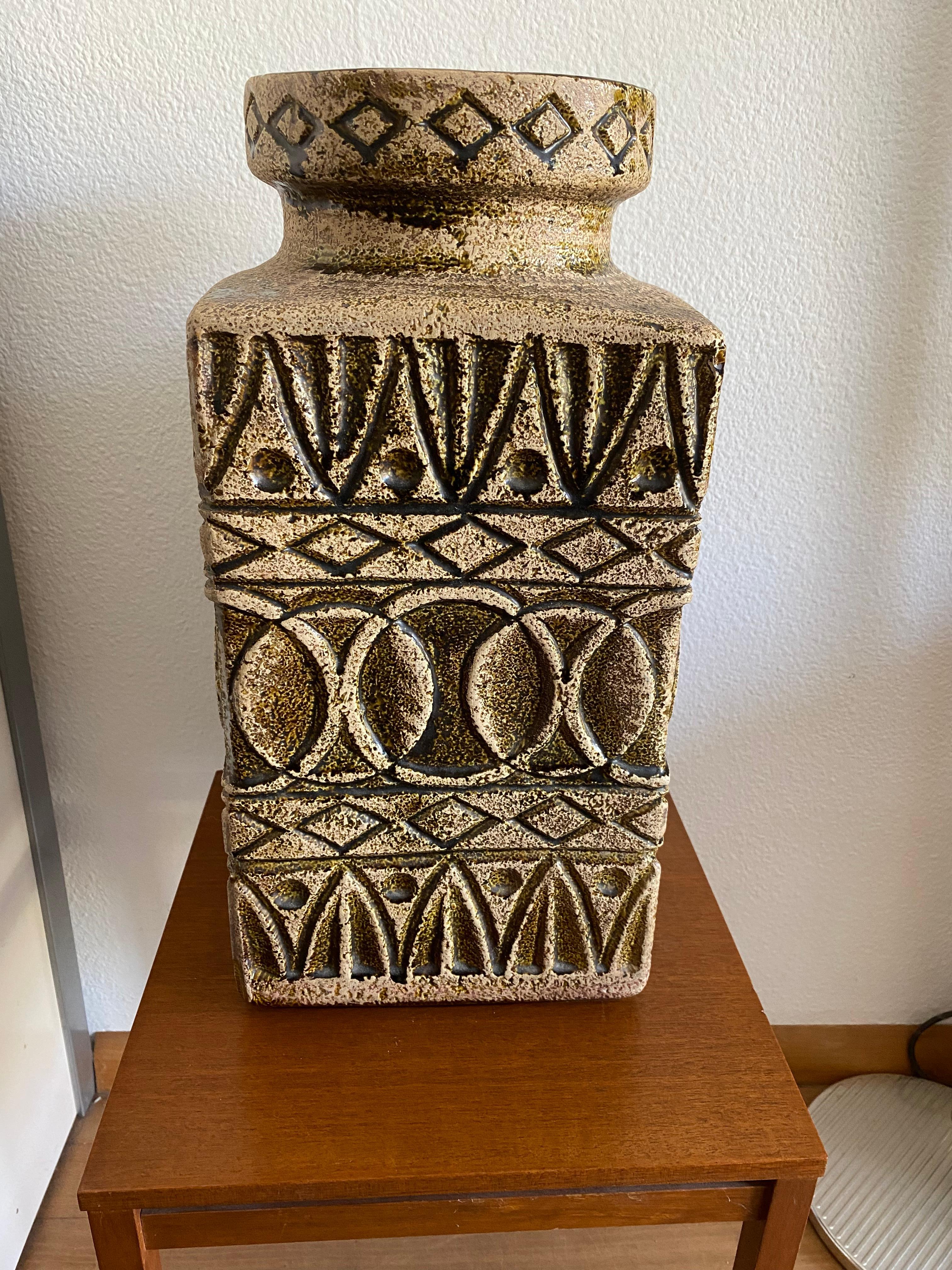 Beautiful tall Bay vase, quite rare decor.
Designer: Bodo Mans was employed by the Bay Keramik company from 1959. Mans officially retired from BAY in 1975. Since then he worked as a freelance industrial designer, painter, graphic artist, and