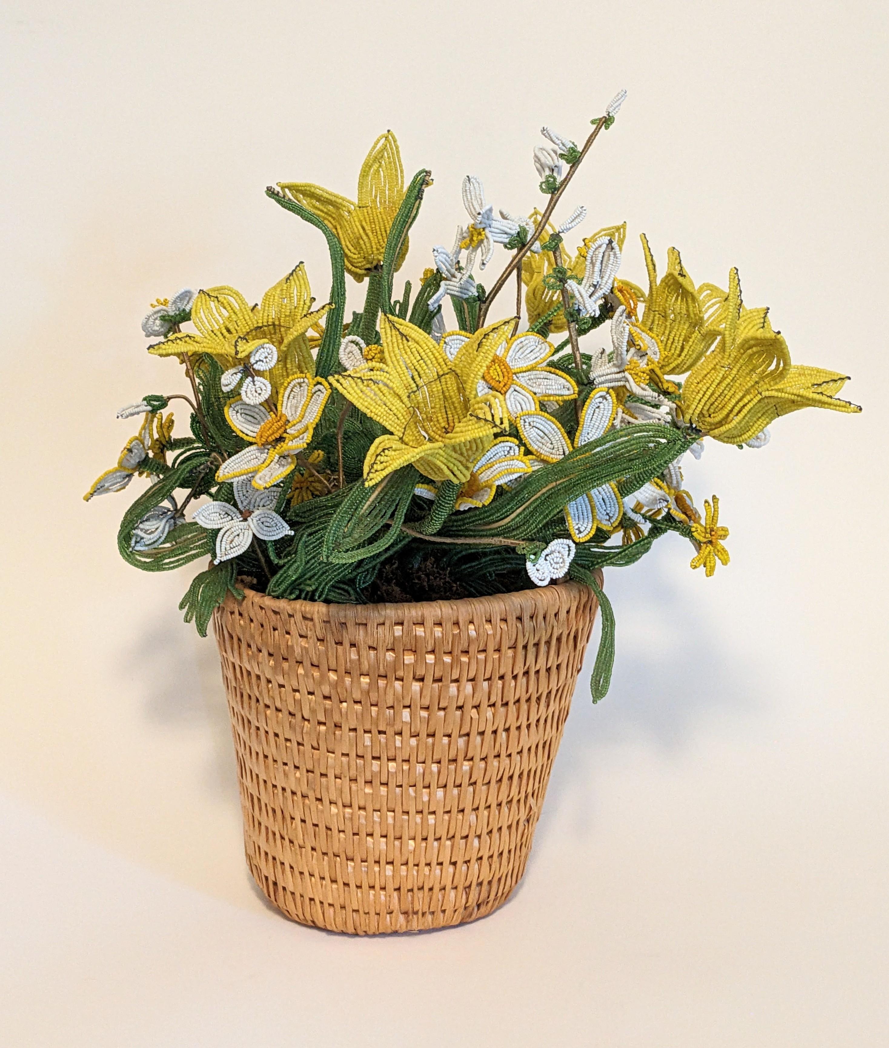 Americano Composizione di tulipani con perline di metà secolo in vendita