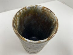 Vaso in Studio Pottery Beaker Form A della metà del secolo scorso