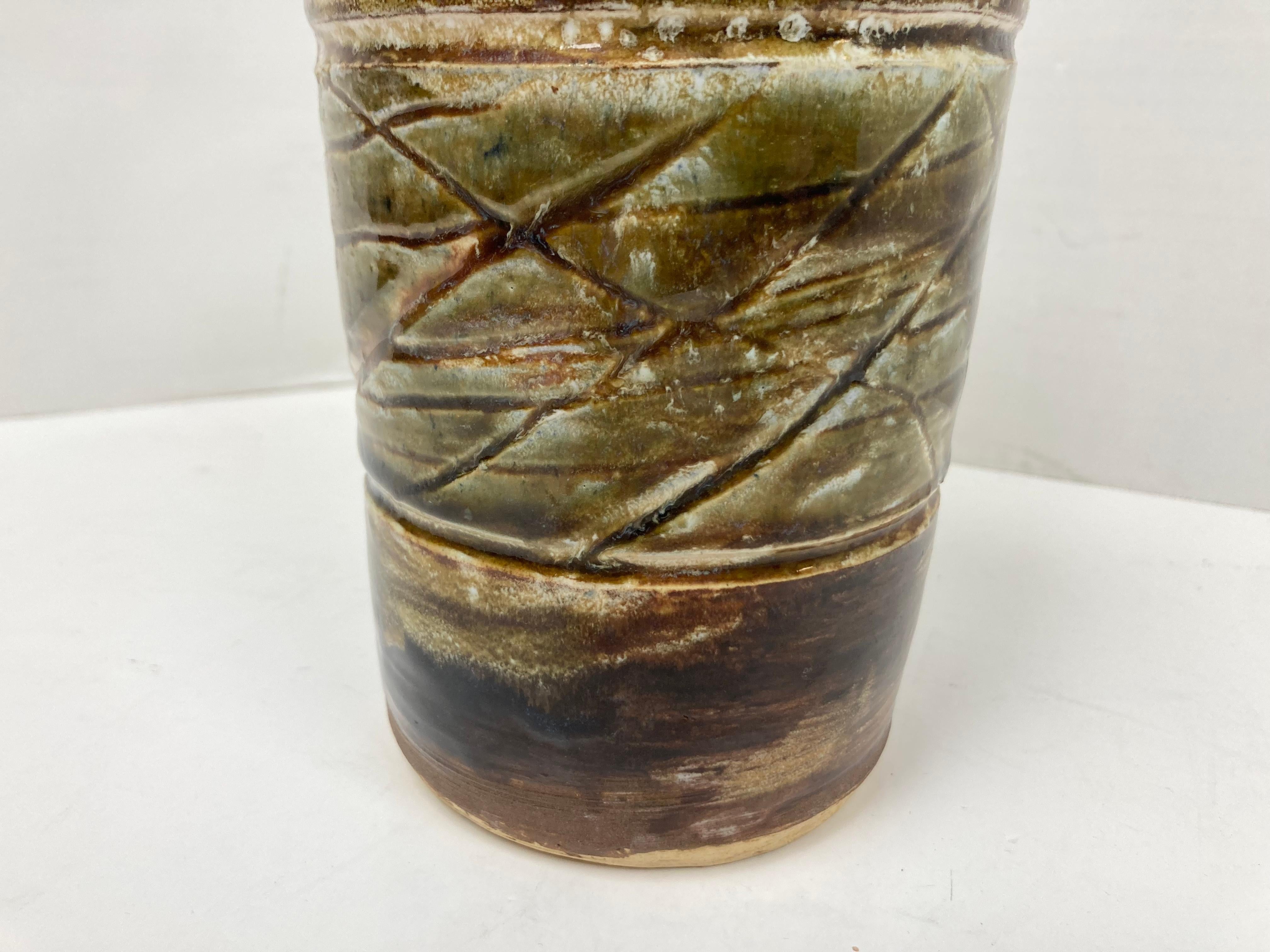 Vaso in Studio Pottery Beaker Form A della metà del secolo scorso In condizioni buone in vendita a Bridgeport, CT