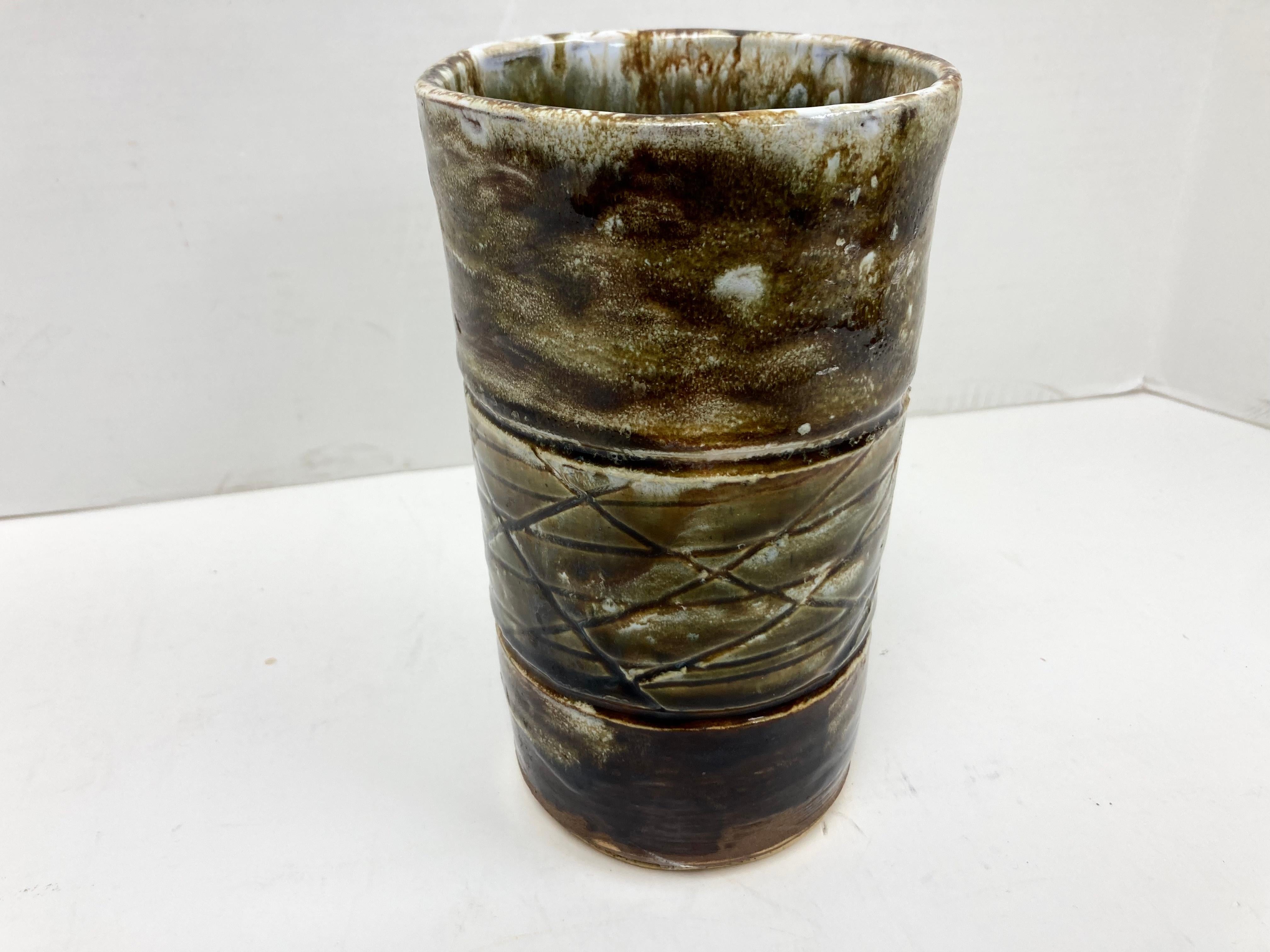 Argilla Vaso in Studio Pottery Beaker Form A della metà del secolo scorso in vendita