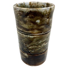 Vaso in Studio Pottery Beaker Form A della metà del secolo scorso