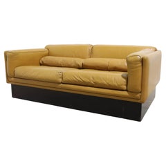 Mid Century Beaufort Loveseat bajo de cuero Georges van Rijck Bélgica